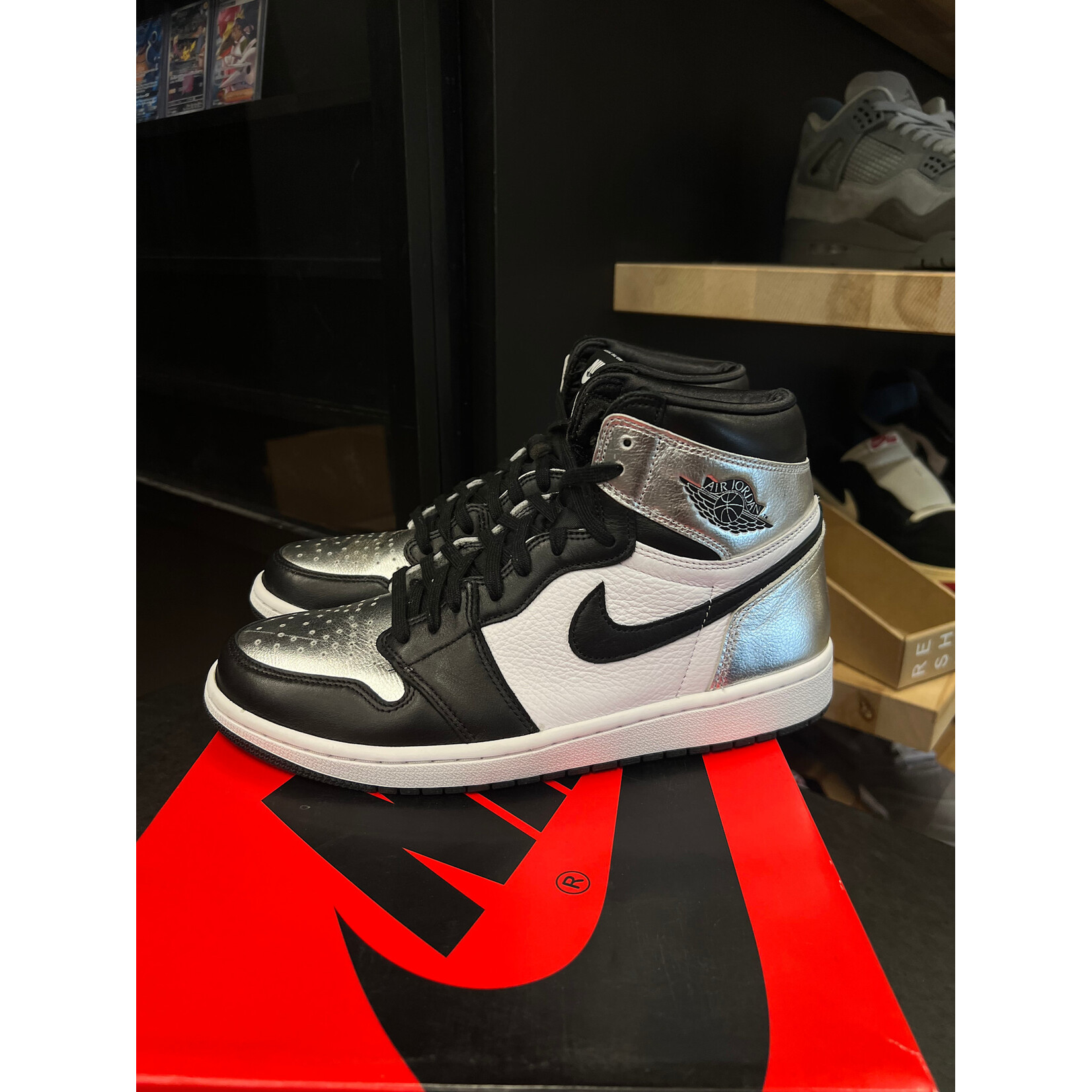 Jordan Jordan 1 Retro High Silver Toe (Women's) Size 10W, PREOWNED