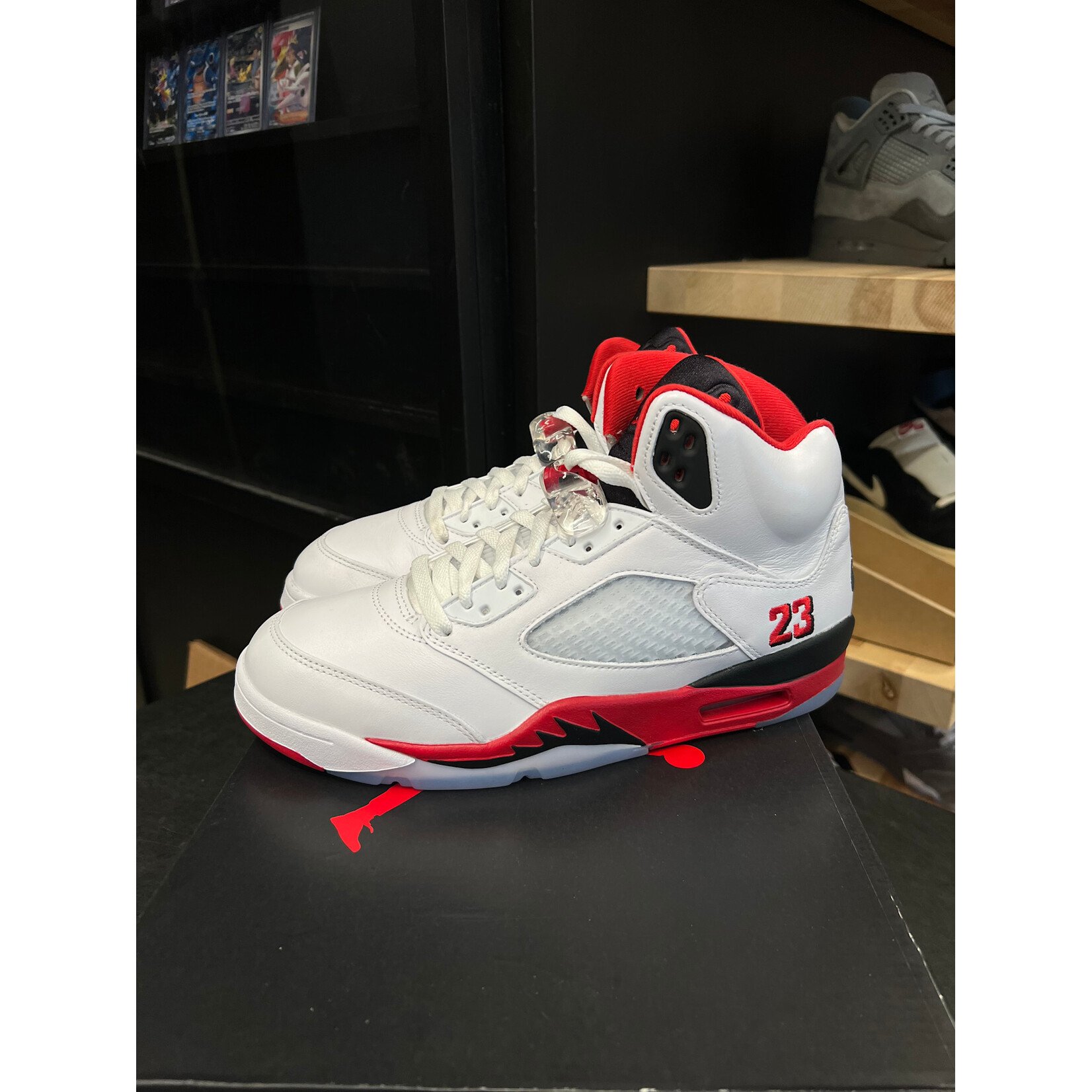 Jordan Jordan 5 Retro Fire Red Black Tongue (2025) Size 9, PREOWNED
