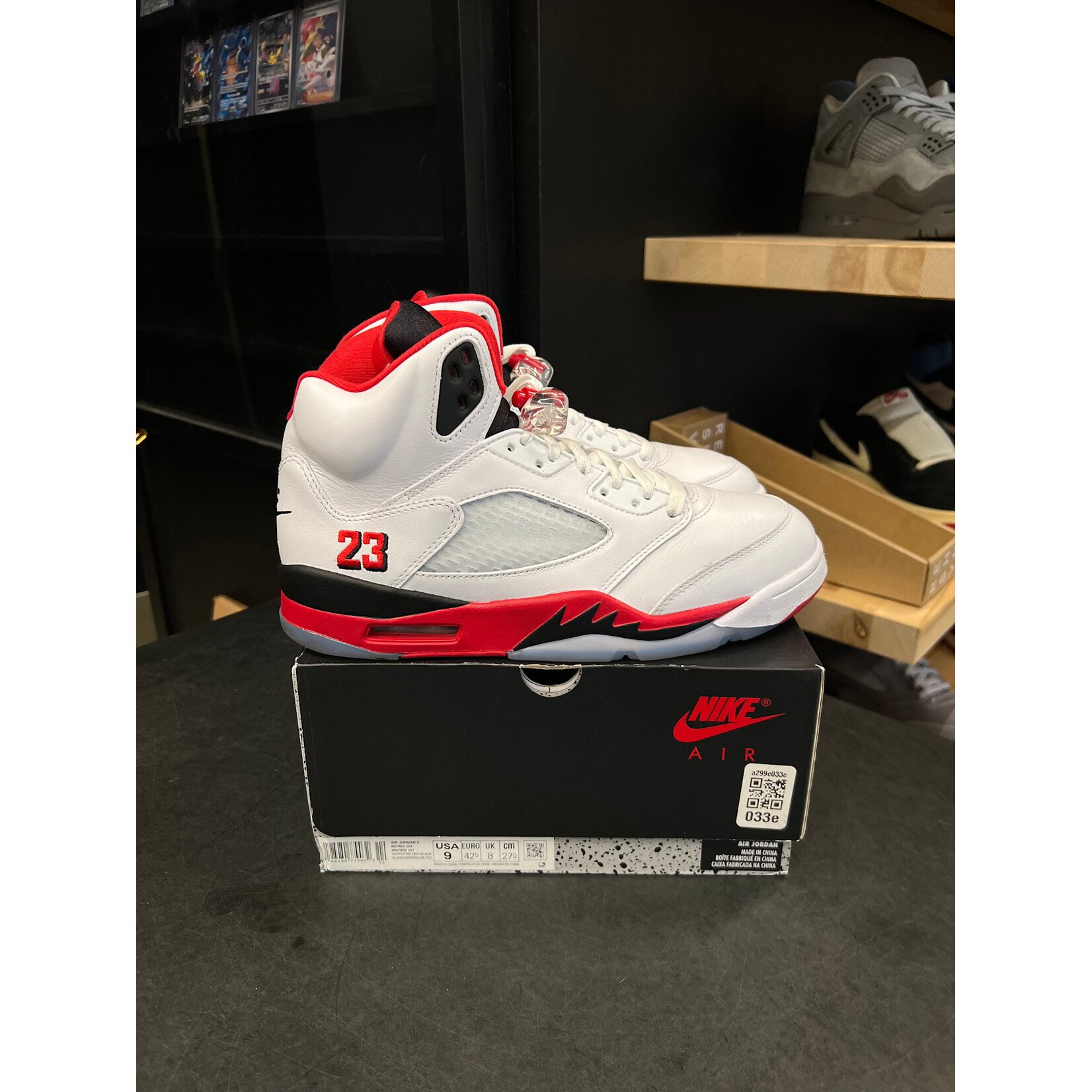 Jordan Jordan 5 Retro Fire Red Black Tongue (2025) Size 9, PREOWNED