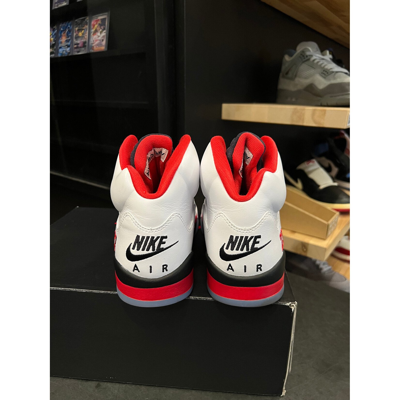 Jordan Jordan 5 Retro Fire Red Black Tongue (2025) Size 9, PREOWNED