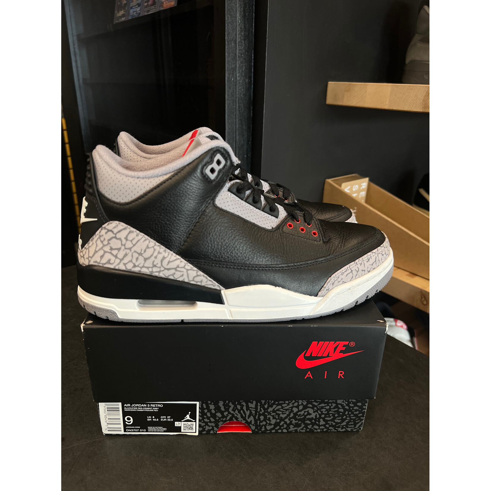 Jordan Jordan 3 Retro OG Black Cement (2024) Size 9, PREOWNED