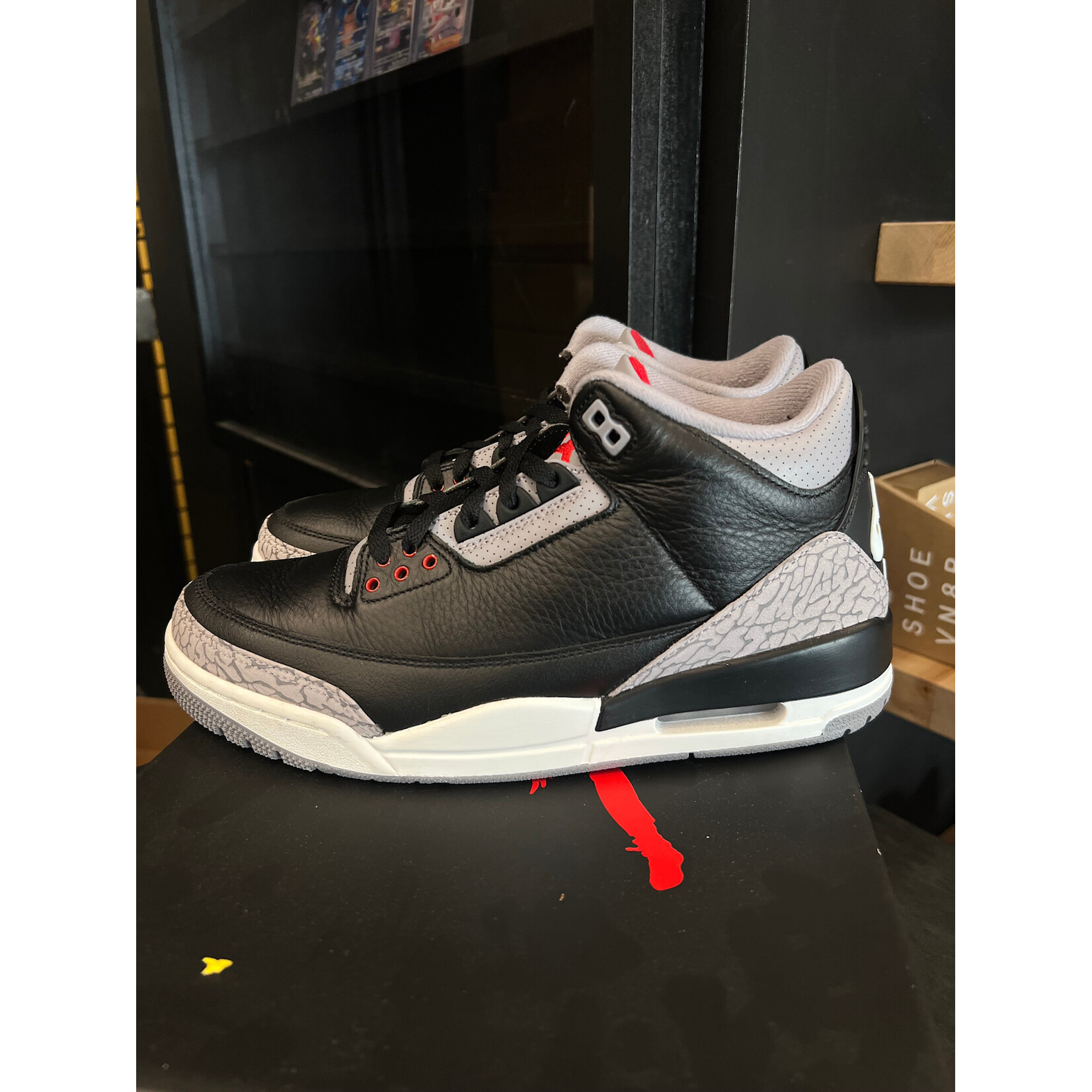 Jordan Jordan 3 Retro OG Black Cement (2024) Size 9, PREOWNED