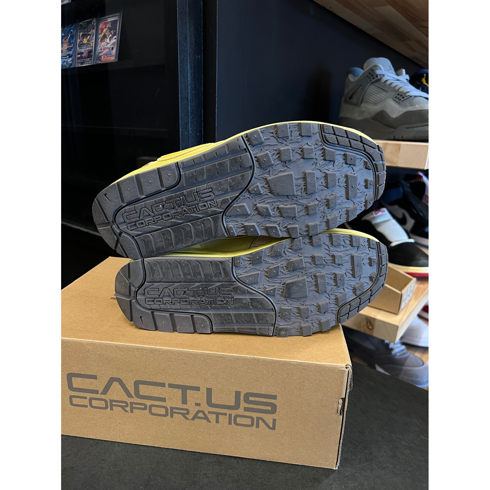 Nike Nike Air Max 1 Travis Scott Cactus Jack Saturn Gold Size 9.5, PREOWNED