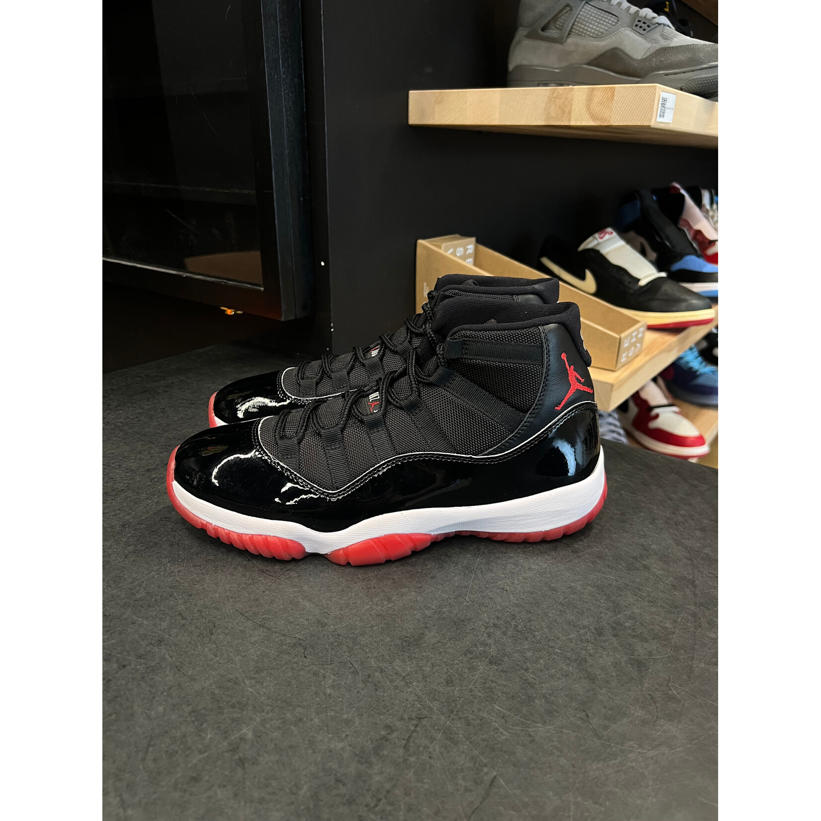 Jordan Jordan 11 Retro Playoffs Bred (2019) Size 10, PREOWNED