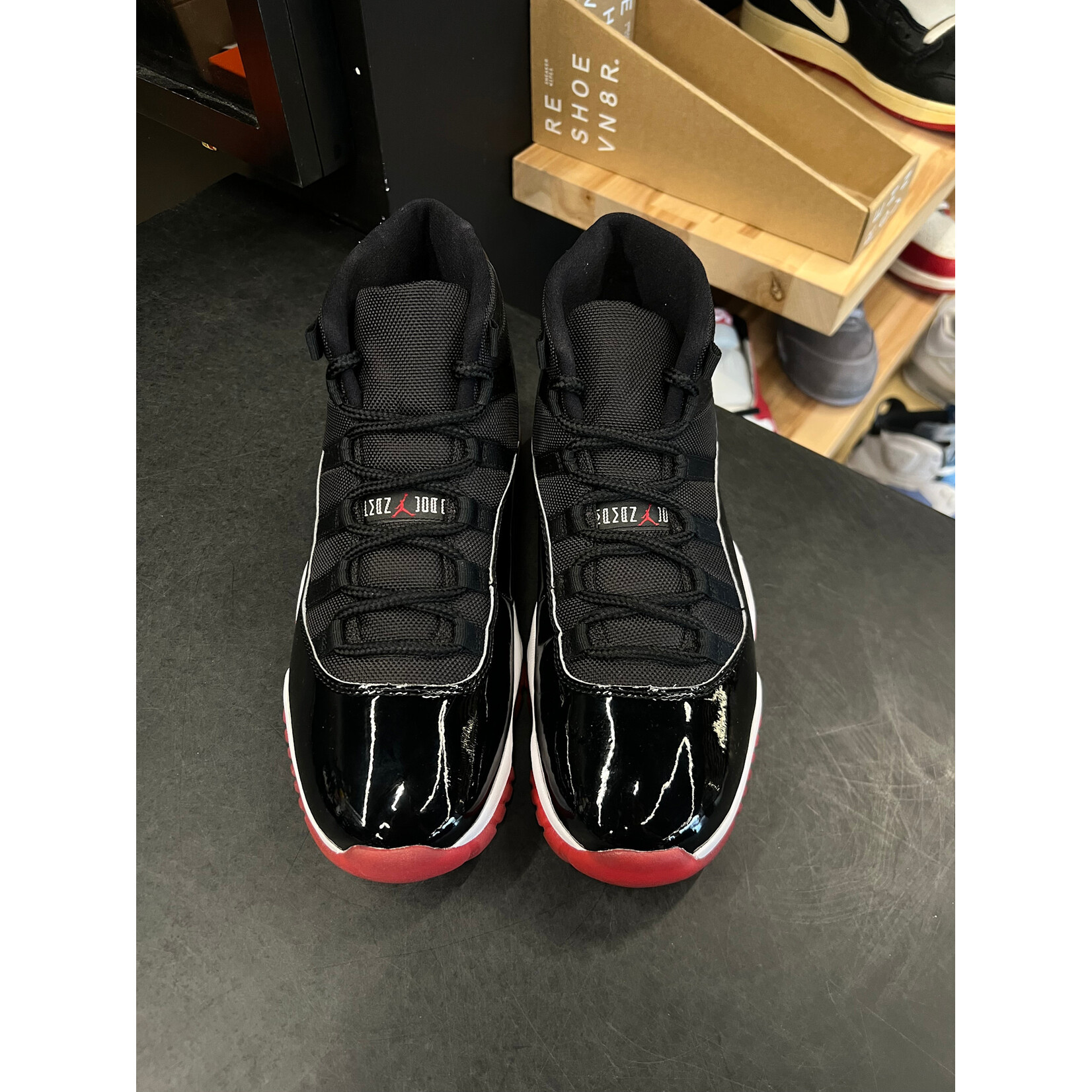 Jordan Jordan 11 Retro Playoffs Bred (2019) Size 10, PREOWNED