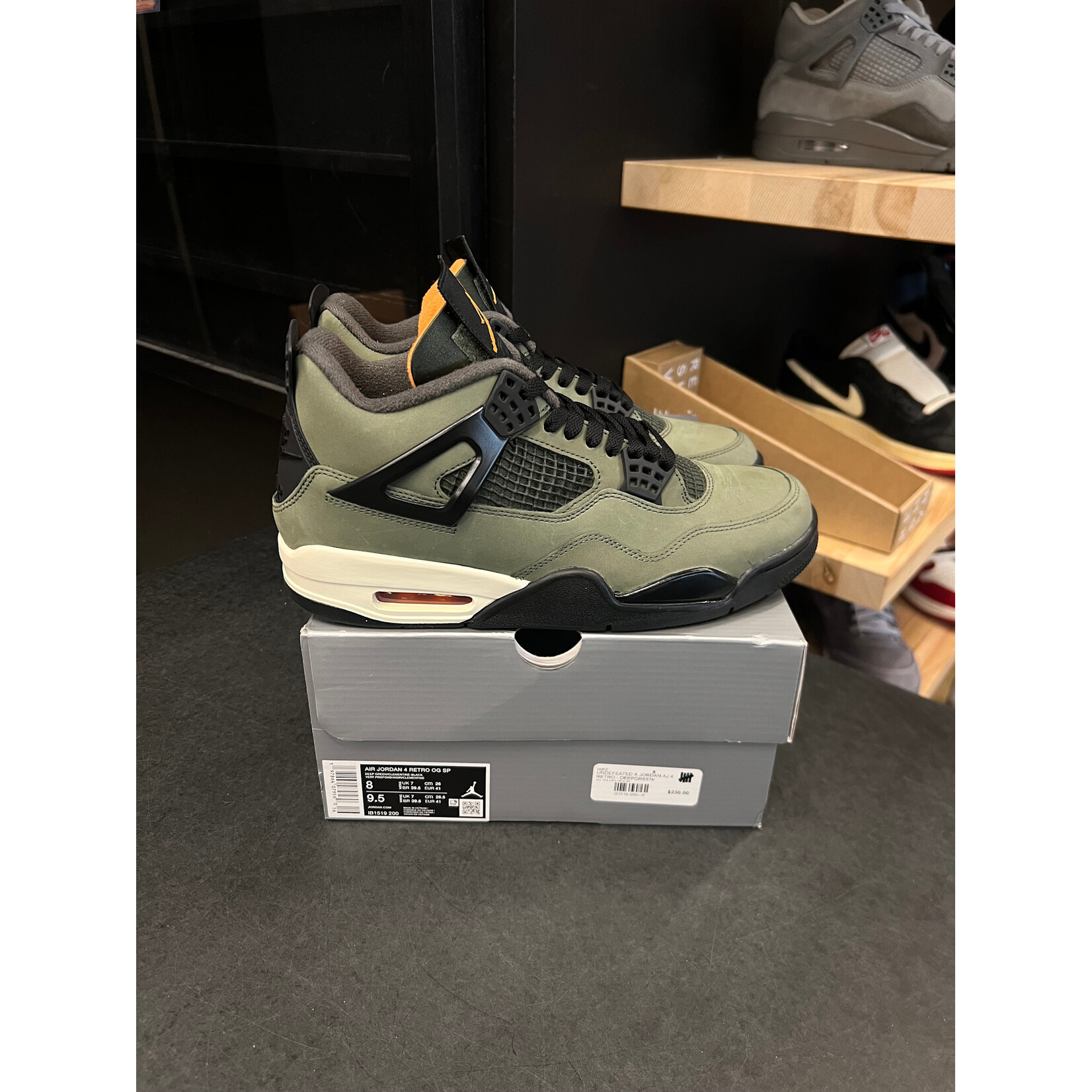 Jordan Jordan 4 Retro OG SP Undefeated (2025) Size 8, PREOWNED