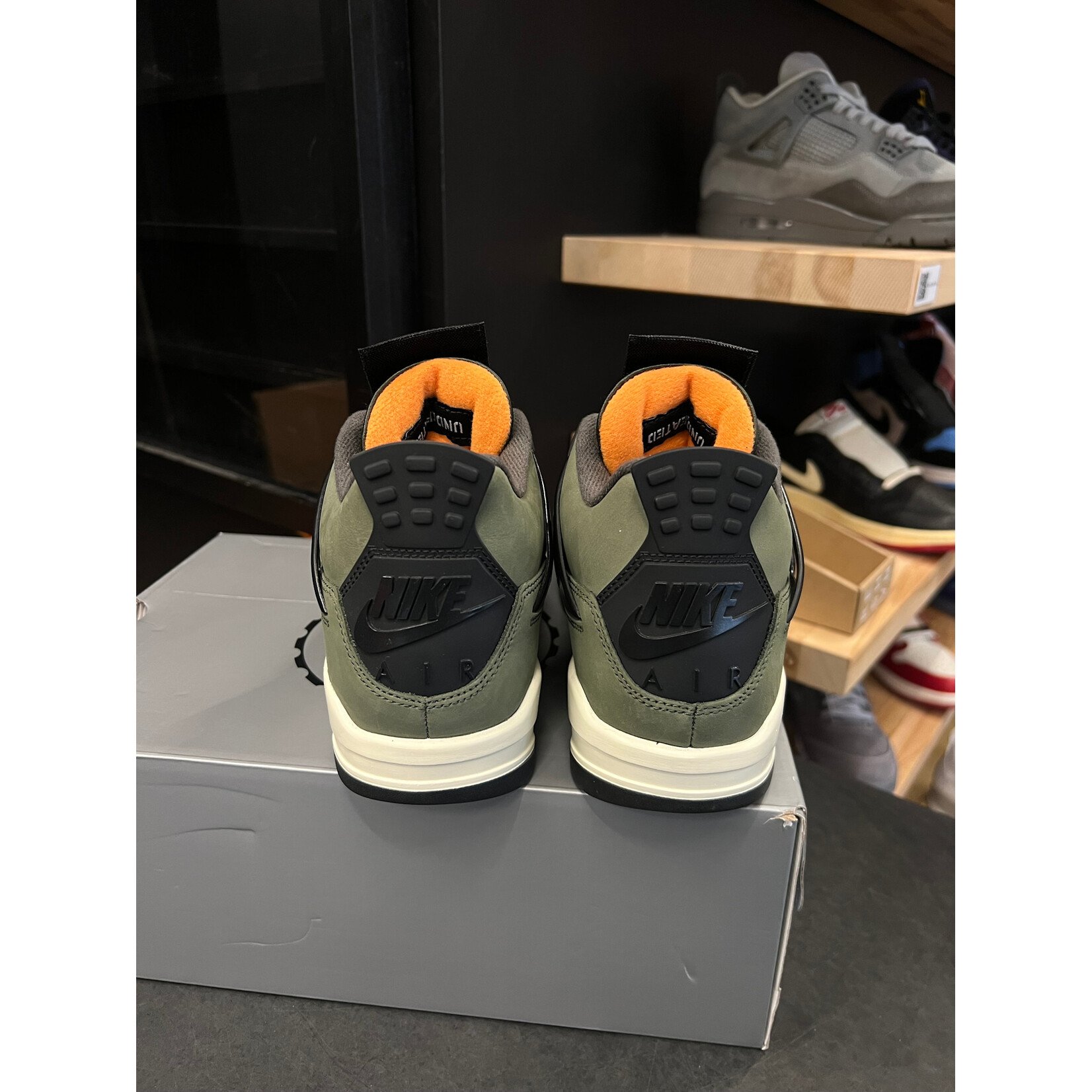 Jordan Jordan 4 Retro OG SP Undefeated (2025) Size 8, PREOWNED
