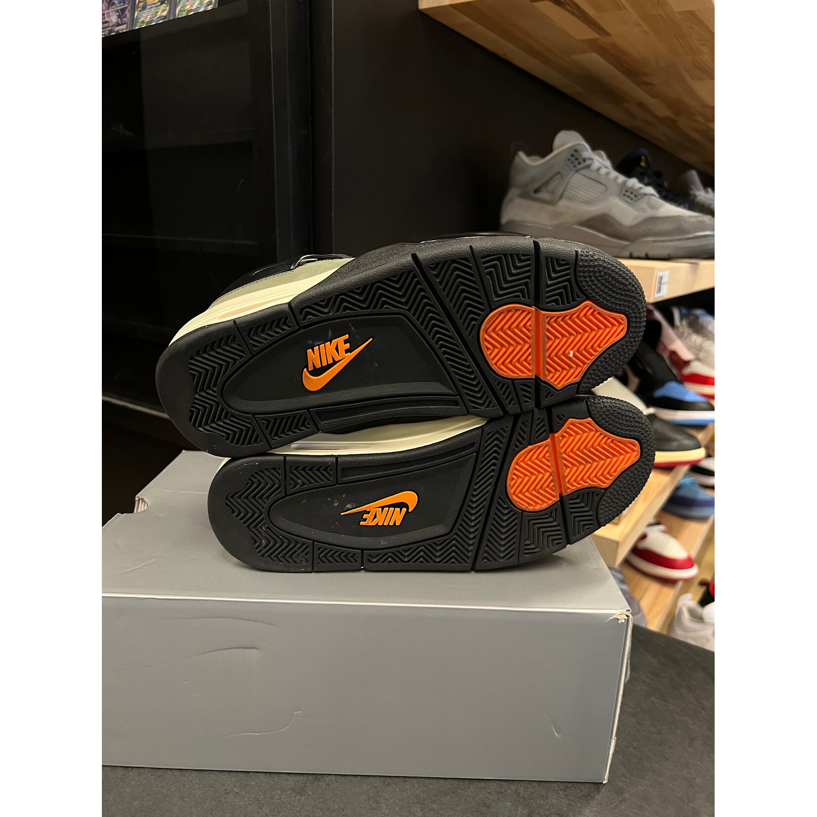 Jordan Jordan 4 Retro OG SP Undefeated (2025) Size 8, PREOWNED