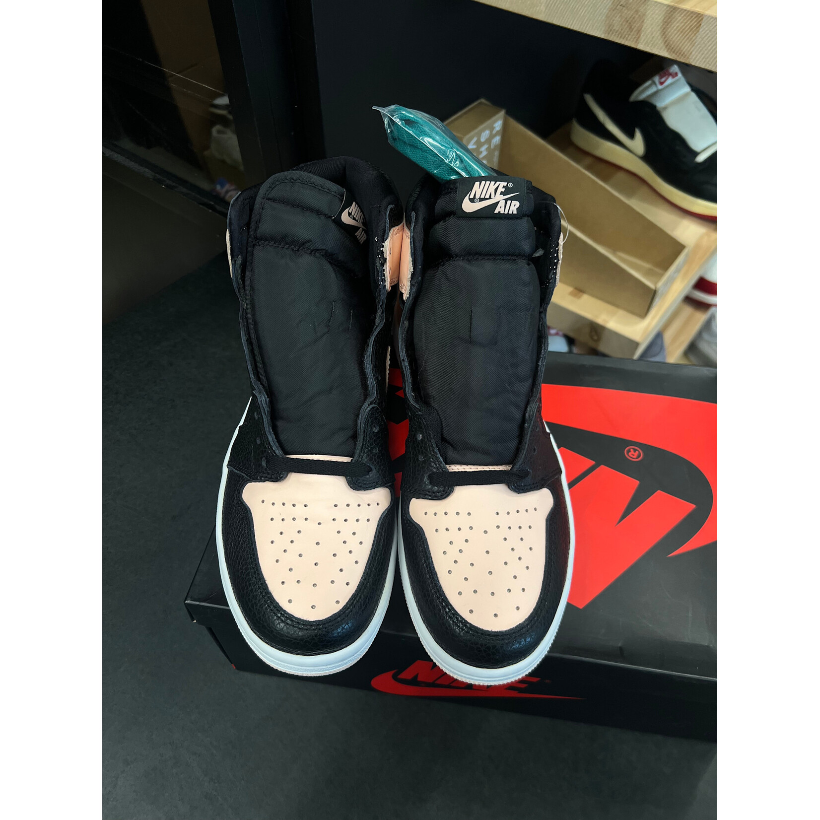 Jordan Jordan 1 Retro High Black Crimson Tint Size 11, PREOWNED PADS TRIED ON CREASED