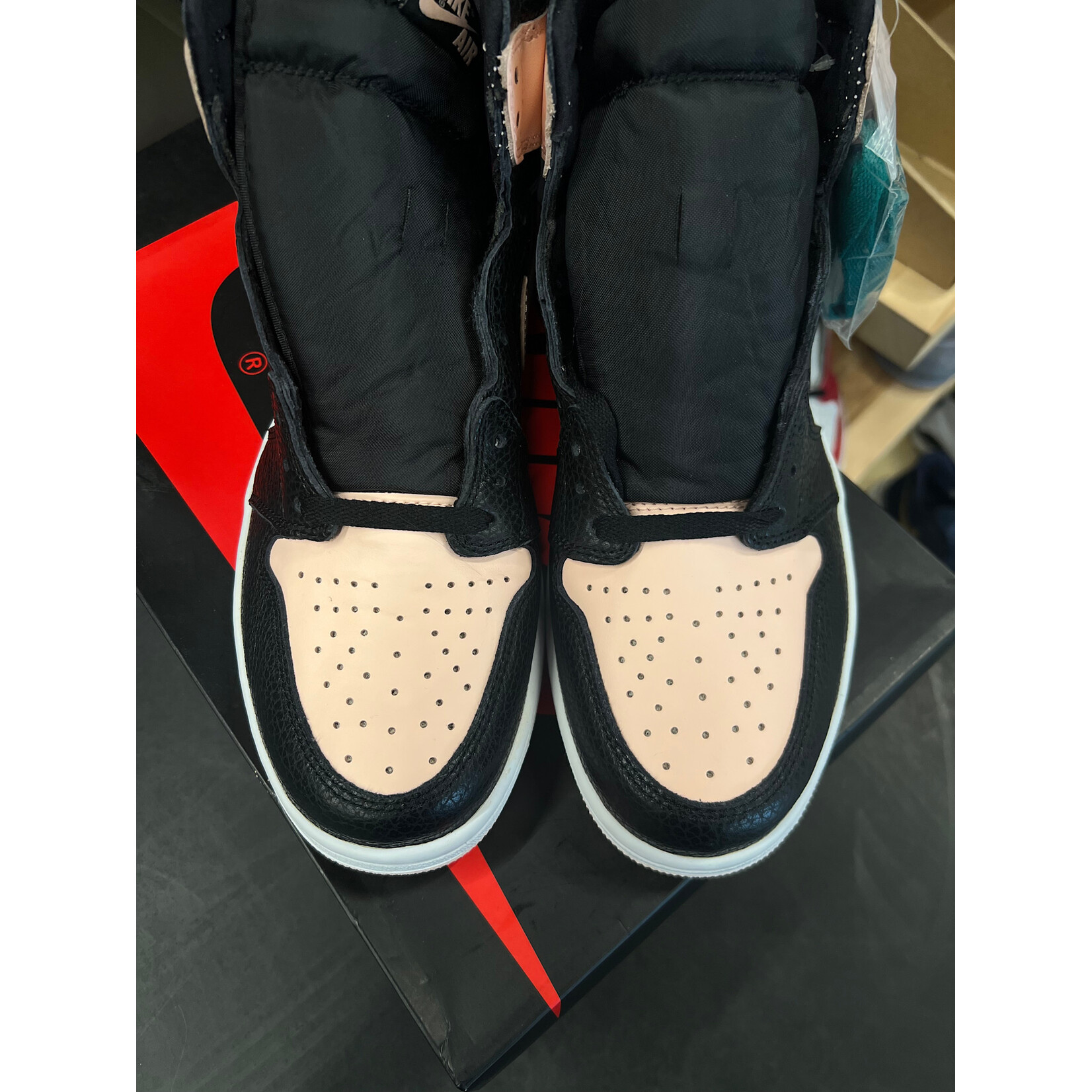 Jordan Jordan 1 Retro High Black Crimson Tint Size 11, PREOWNED PADS TRIED ON CREASED