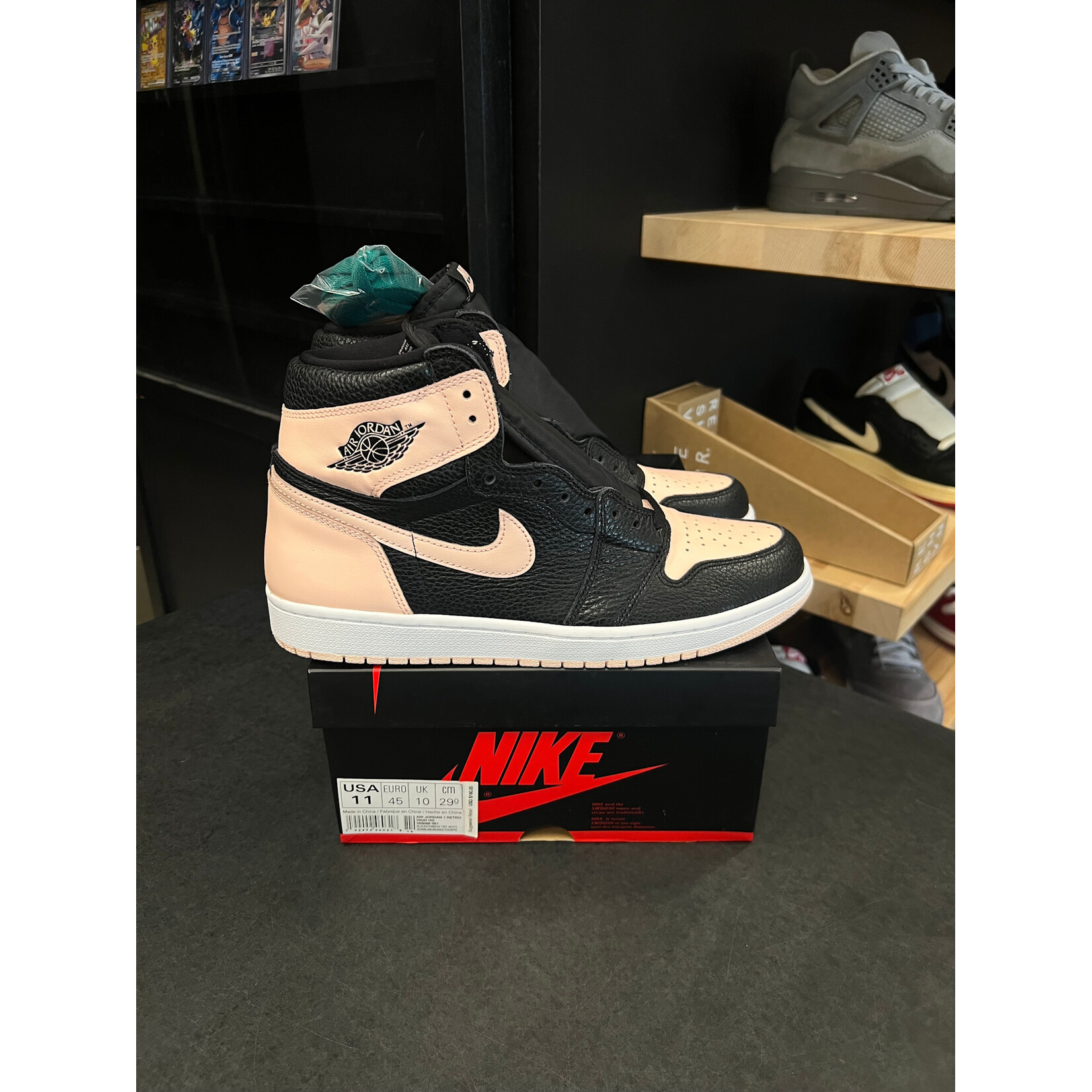 Jordan Jordan 1 Retro High Black Crimson Tint Size 11, PREOWNED PADS TRIED ON CREASED