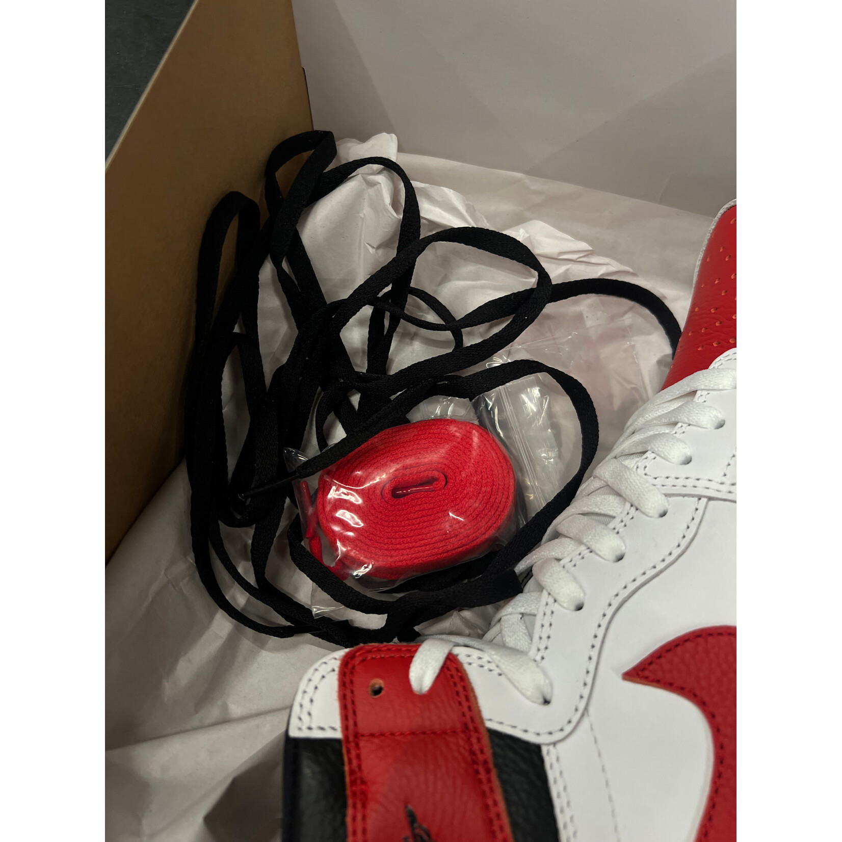 Jordan Jordan 1 Retro High OG Heritage Size 13, PREOWNED