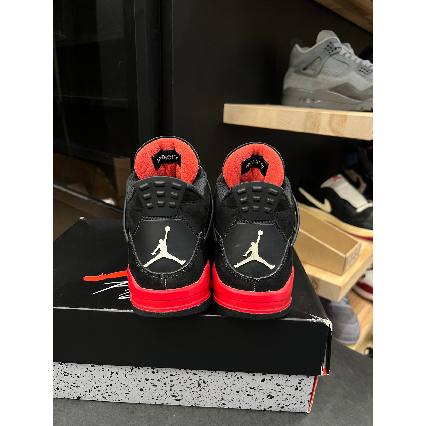 Jordan Jordan 4 Retro Red Thunder Size 8, PREOWNED