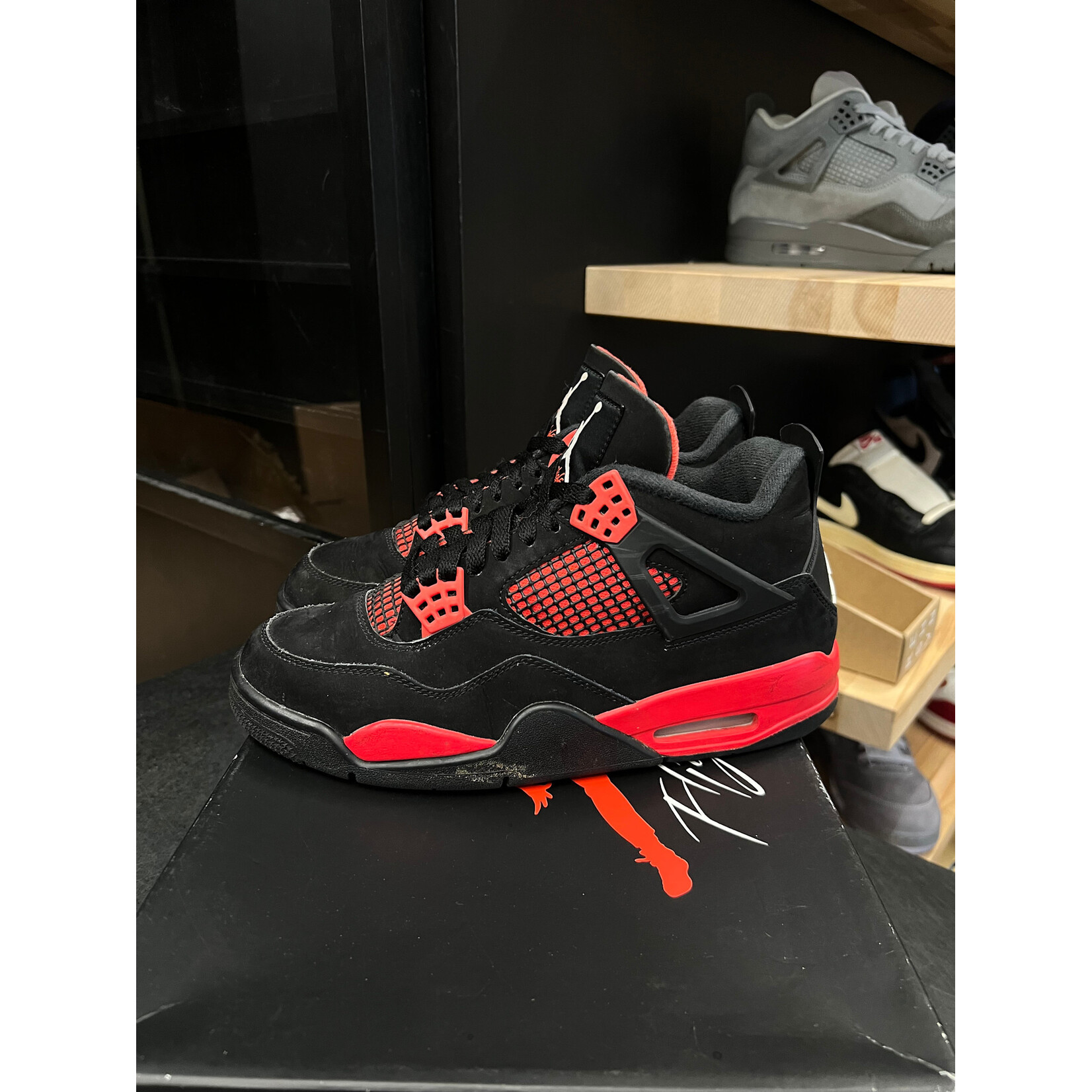 Jordan Jordan 4 Retro Red Thunder Size 8, PREOWNED
