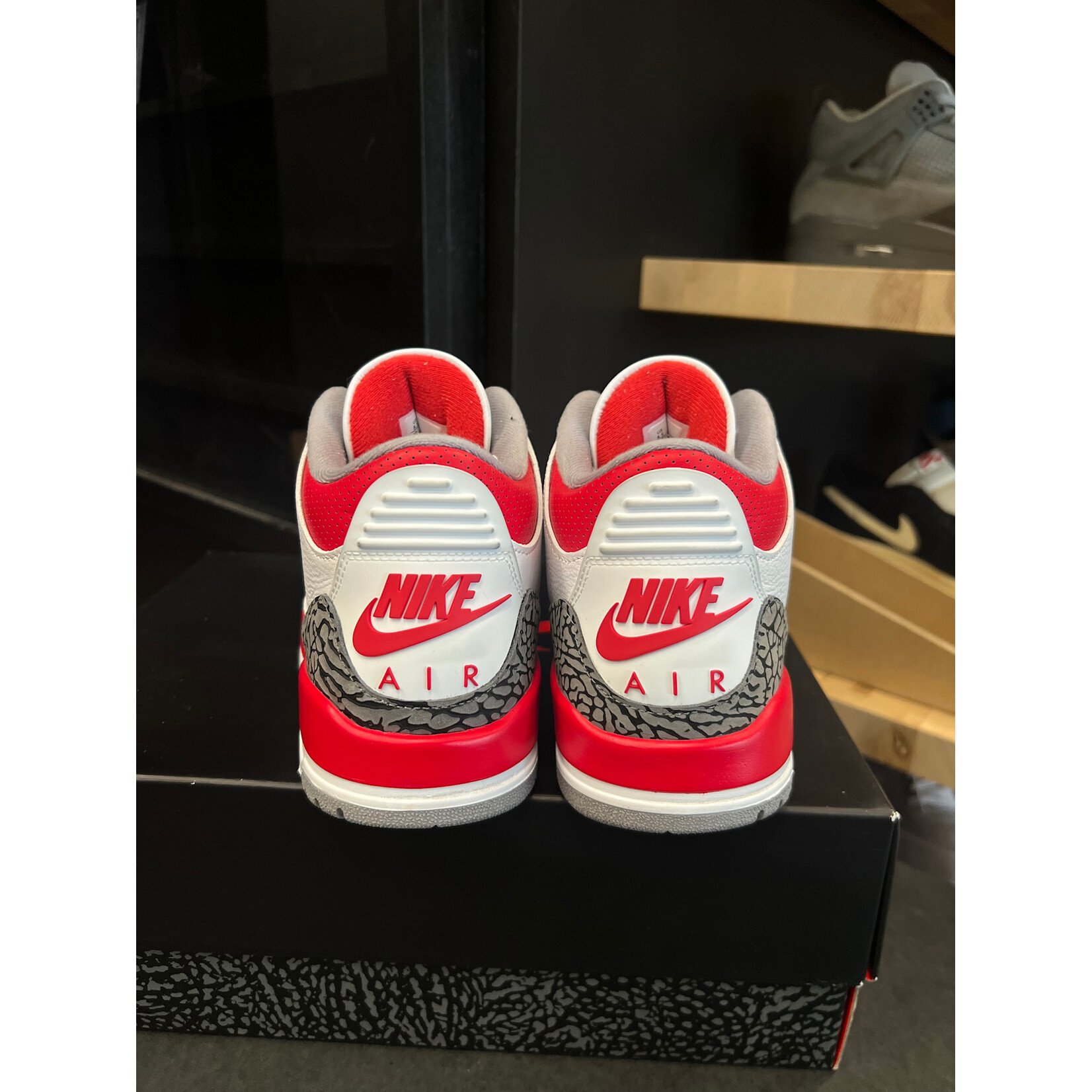 Jordan Jordan 3 Retro Fire Red (2022) Size 8.5, PREOWNED