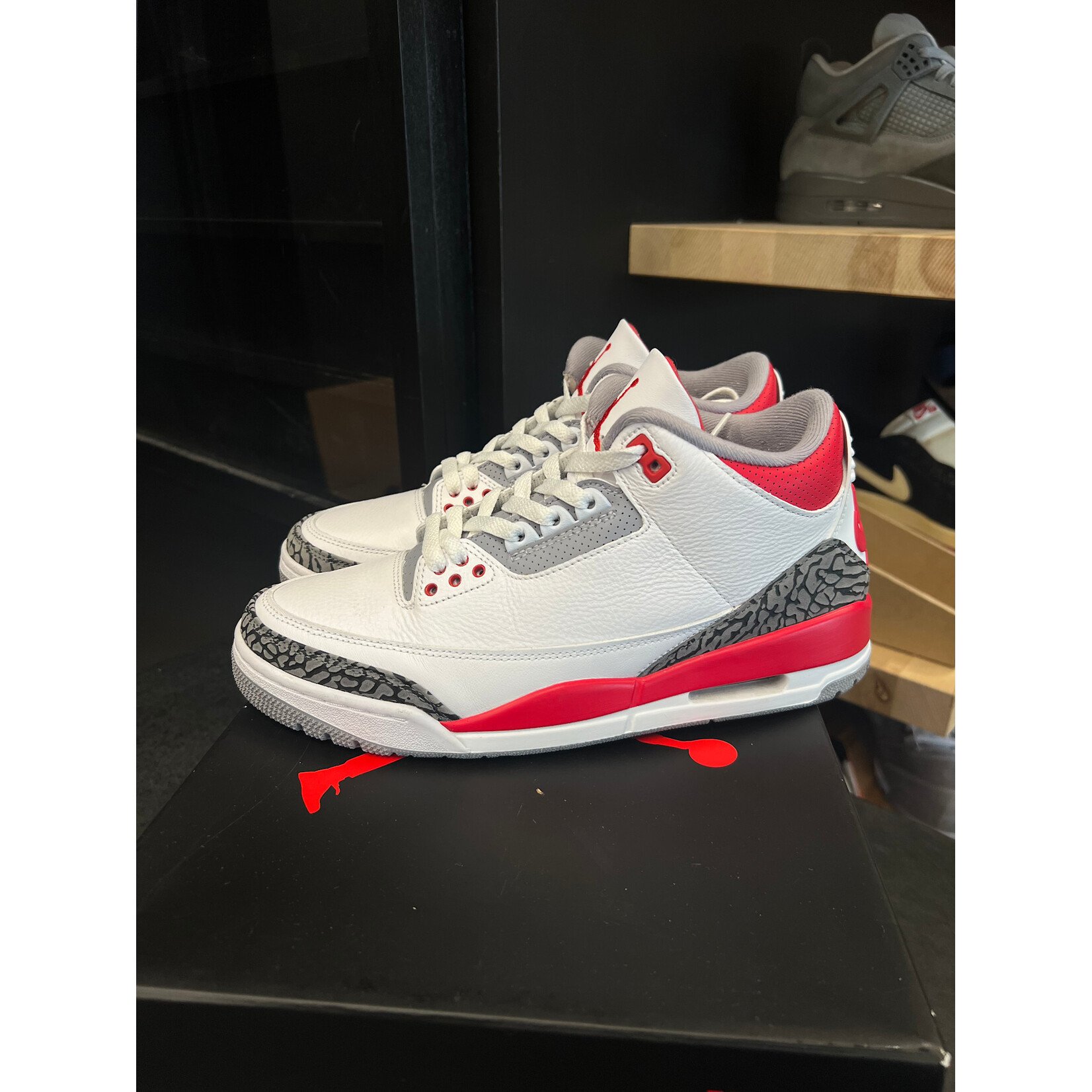 Jordan Jordan 3 Retro Fire Red (2022) Size 8.5, PREOWNED
