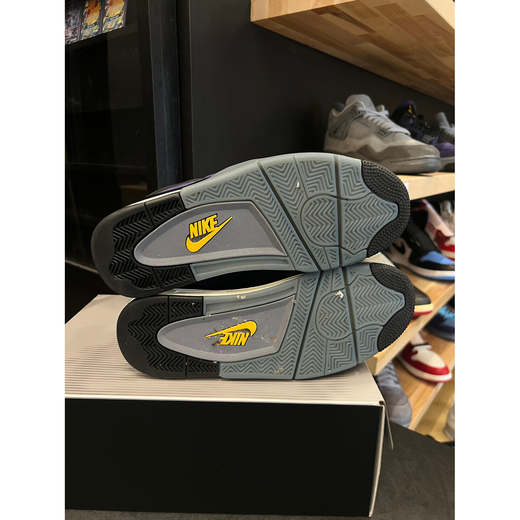 Jordan Jordan 4 Retro Lakers Size 10, PREOWNED