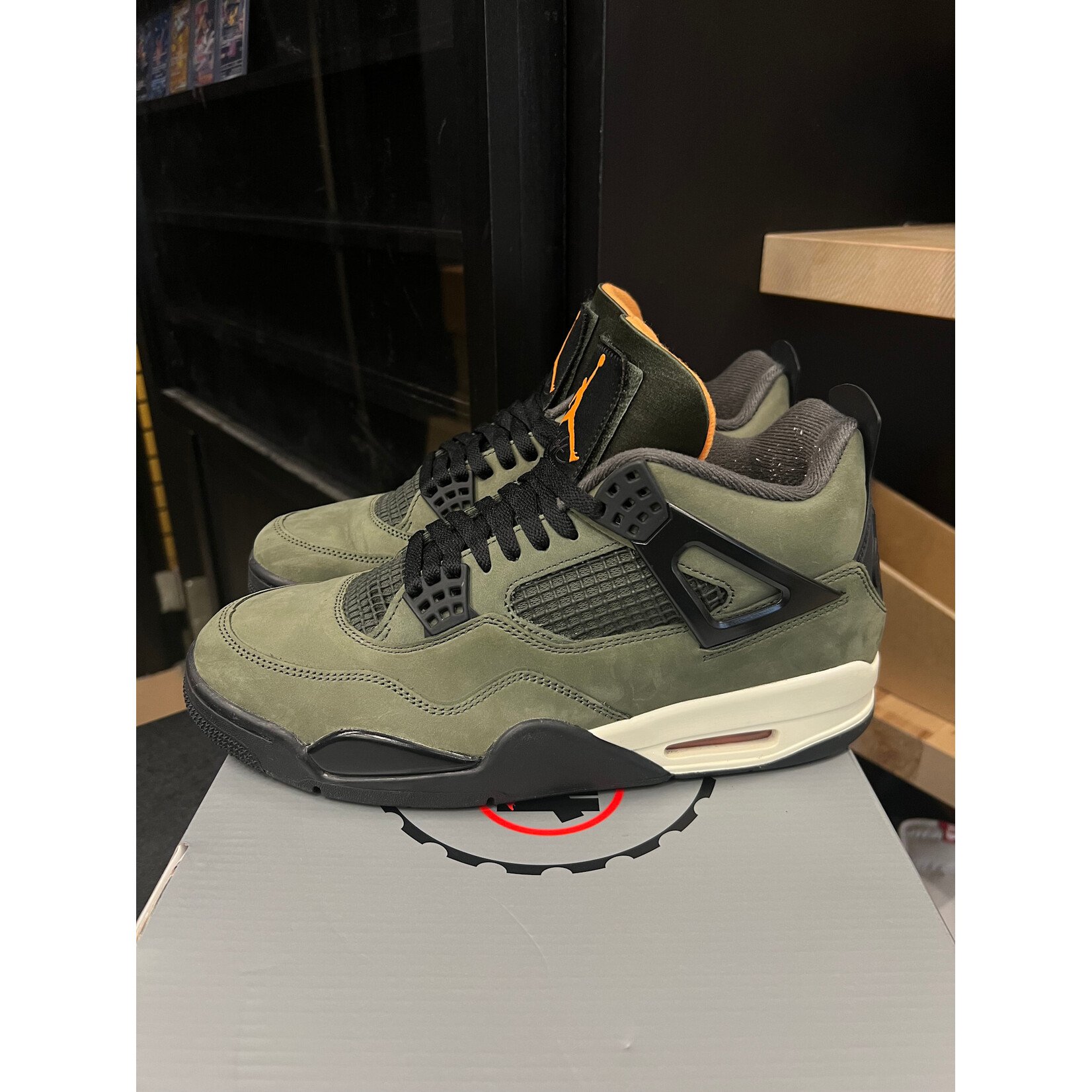 Jordan Jordan 4 Retro OG SP Undefeated (2025) Size 9.5, PREOWNED