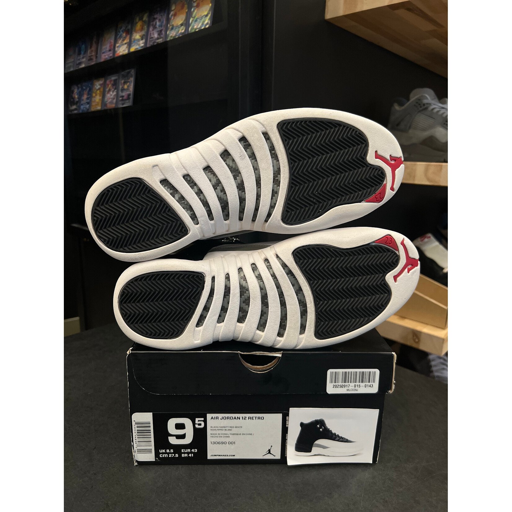 Jordan Jordan 12 Retro Playoffs (2012) Size 9.5, PREOWNED