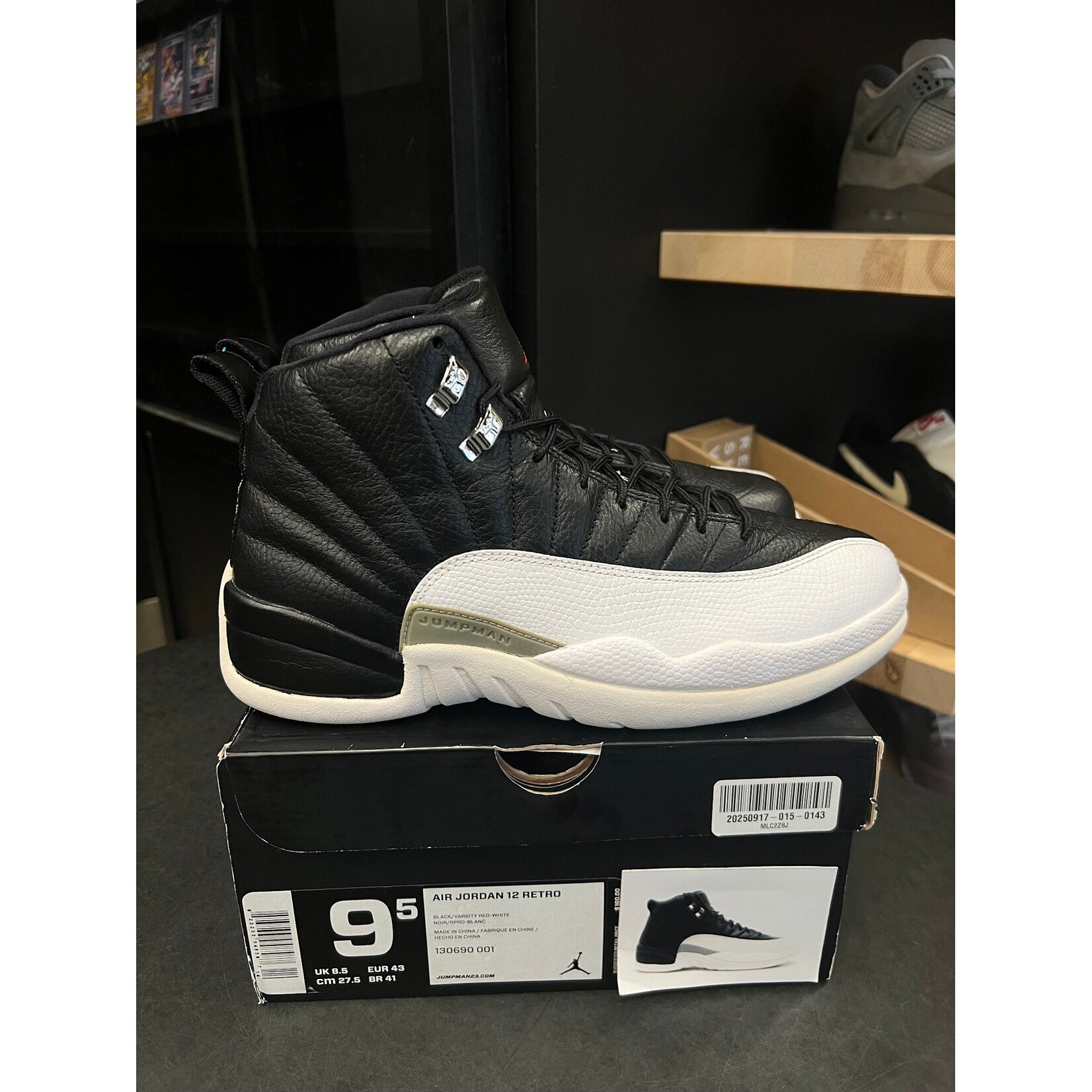 Jordan Jordan 12 Retro Playoffs (2012) Size 9.5, PREOWNED