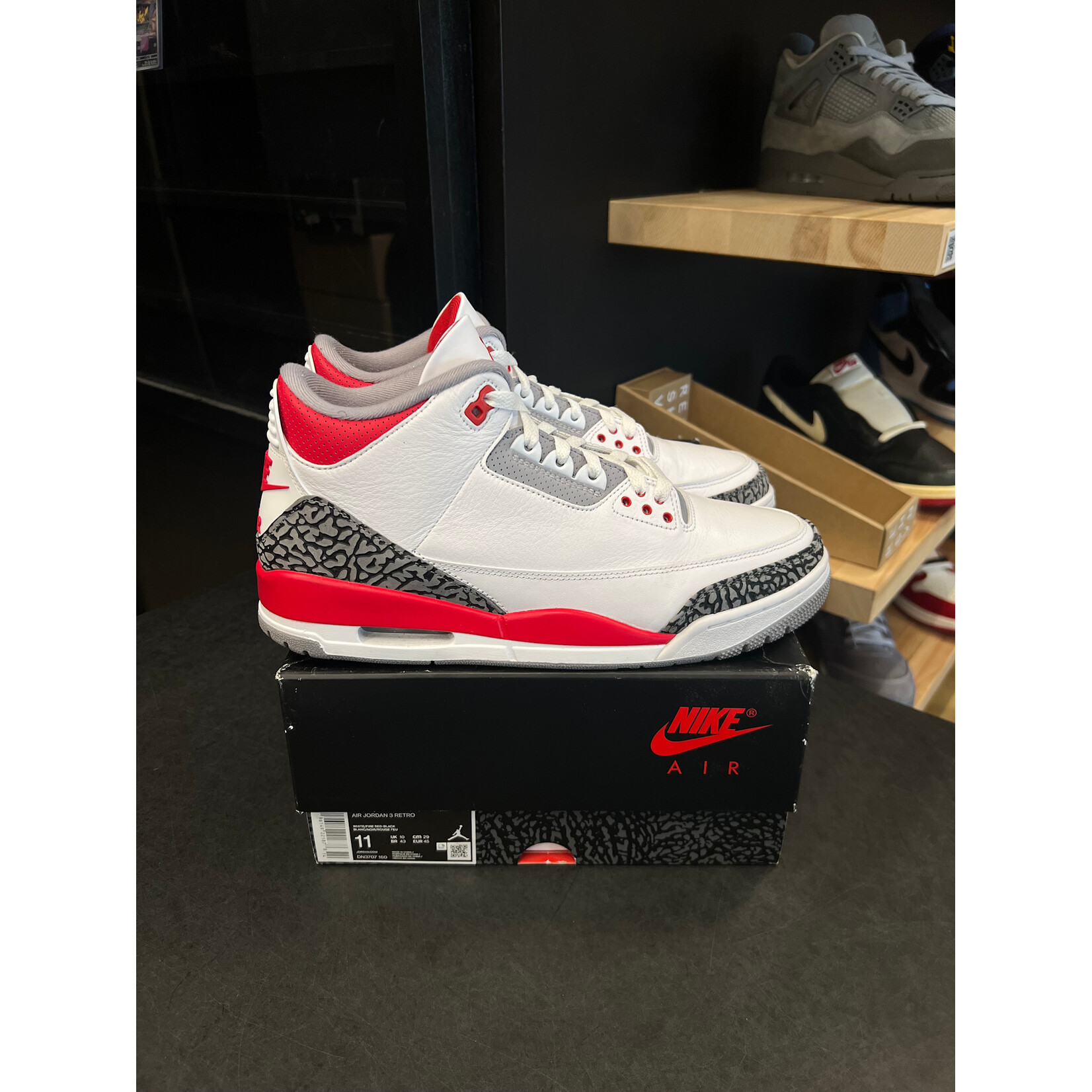 Jordan Jordan 3 Retro Fire Red (2022) Size 11, PREOWNED