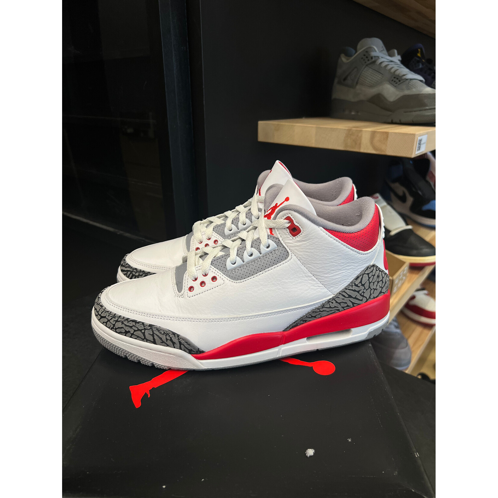Jordan Jordan 3 Retro Fire Red (2022) Size 11, PREOWNED