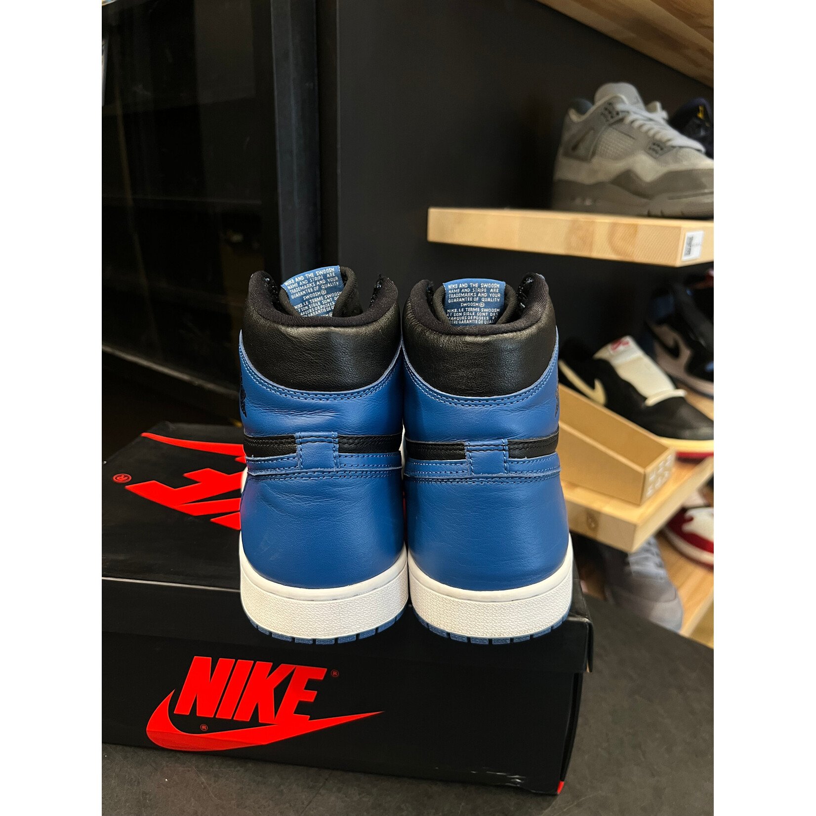 Jordan Jordan 1 Retro High OG Dark Marina Blue Size 11, PREOWNED