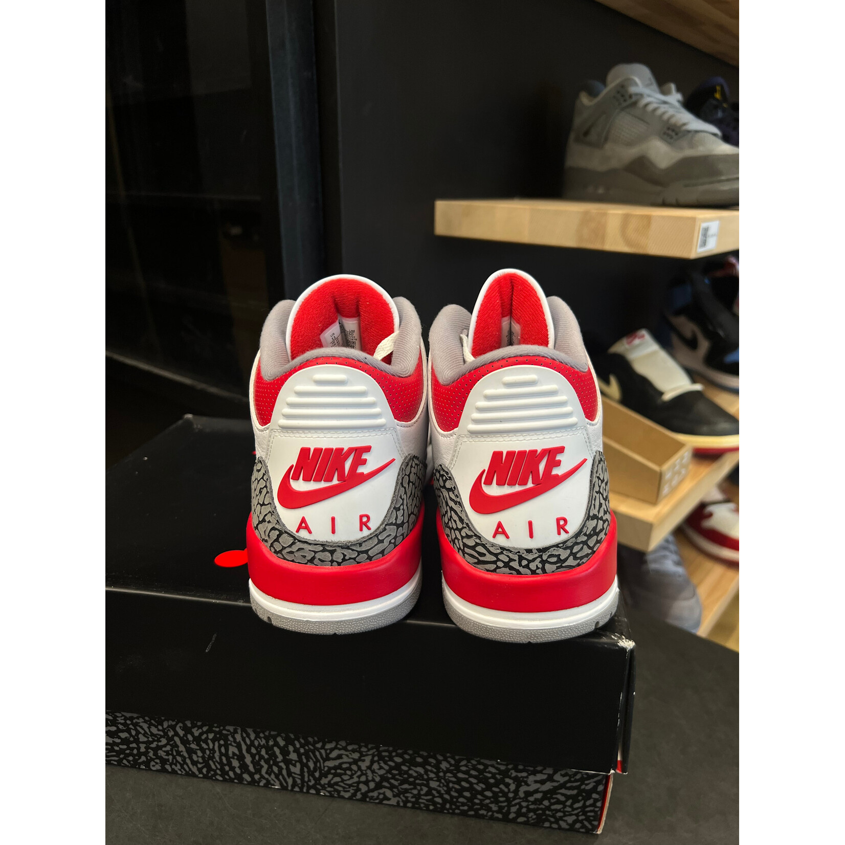 Jordan Jordan 3 Retro Fire Red (2022) Size 11, PREOWNED