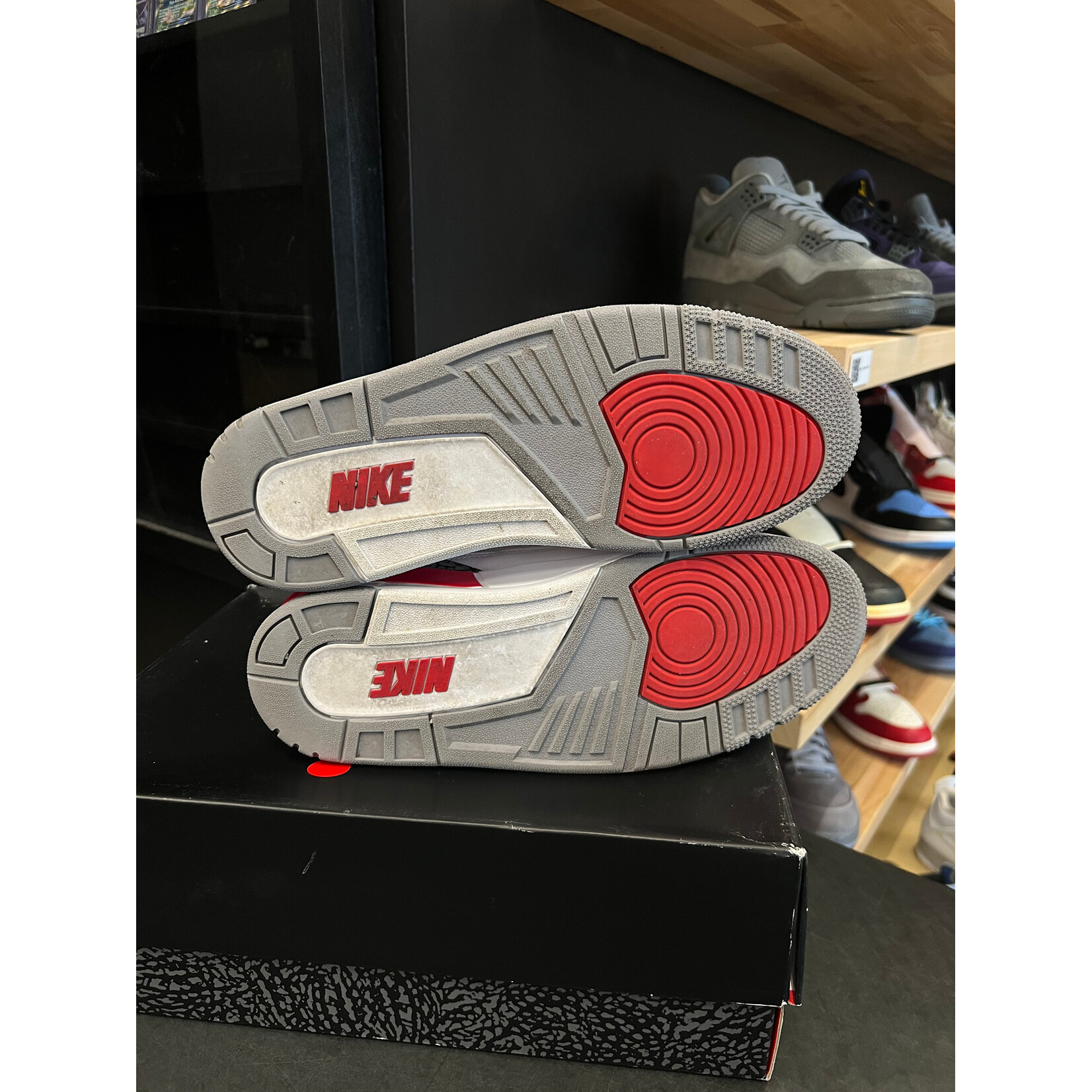 Jordan Jordan 3 Retro Fire Red (2022) Size 11, PREOWNED