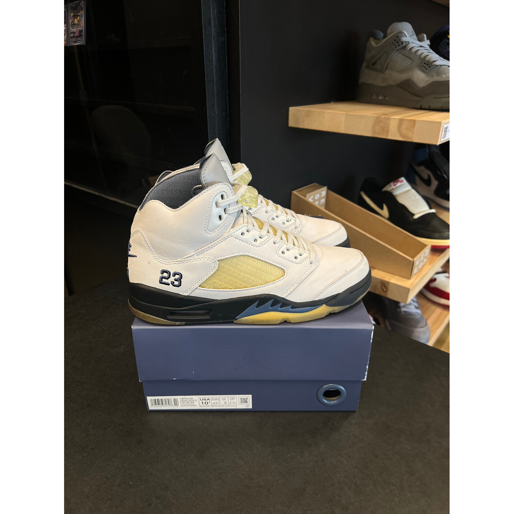 Jordan Jordan 5 Retro A Ma Maniére Dawn (Women's) Size 10.5W, PREOWNED