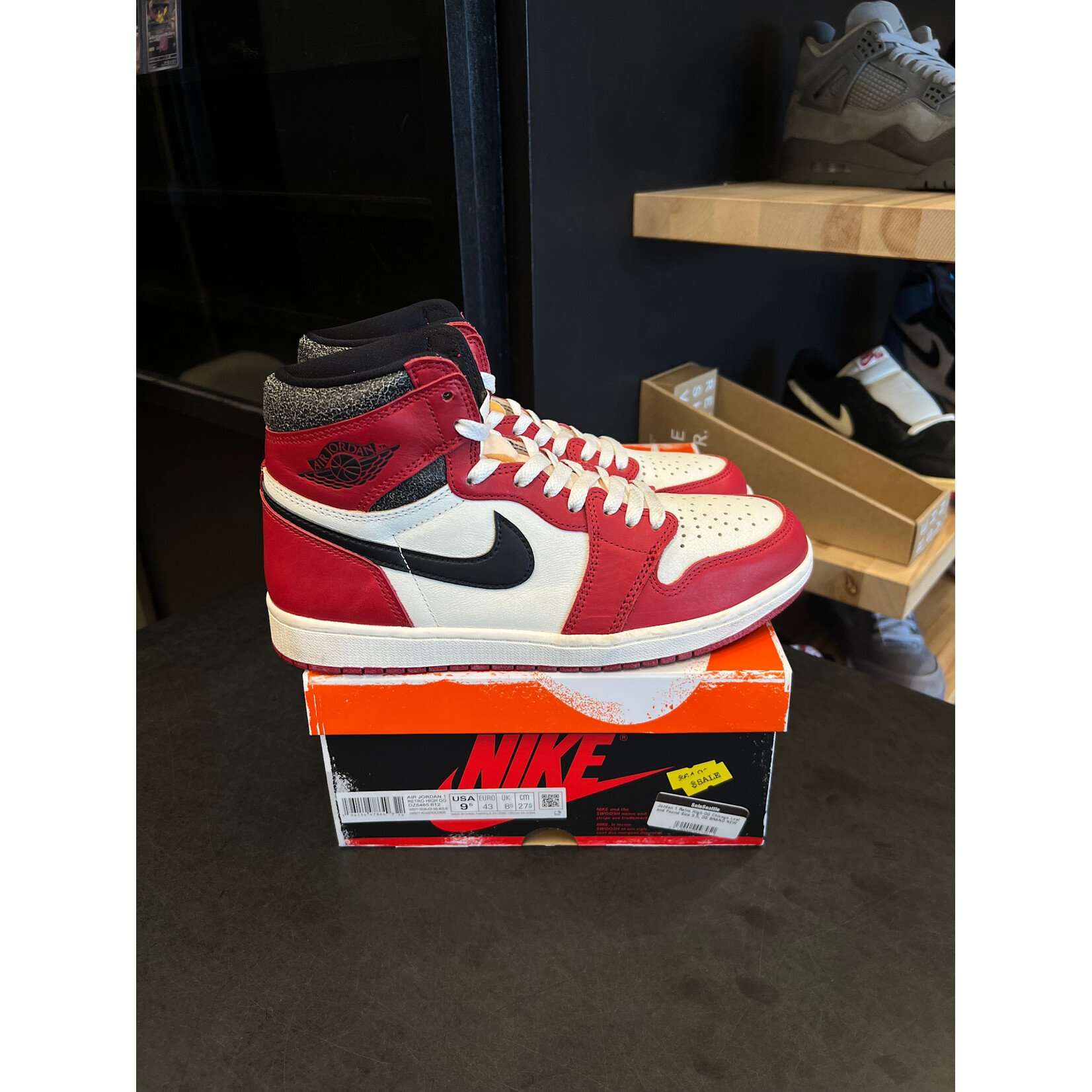 Jordan Jordan 1 Retro High OG Chicago Lost and Found Size 9.5, PREOWNED