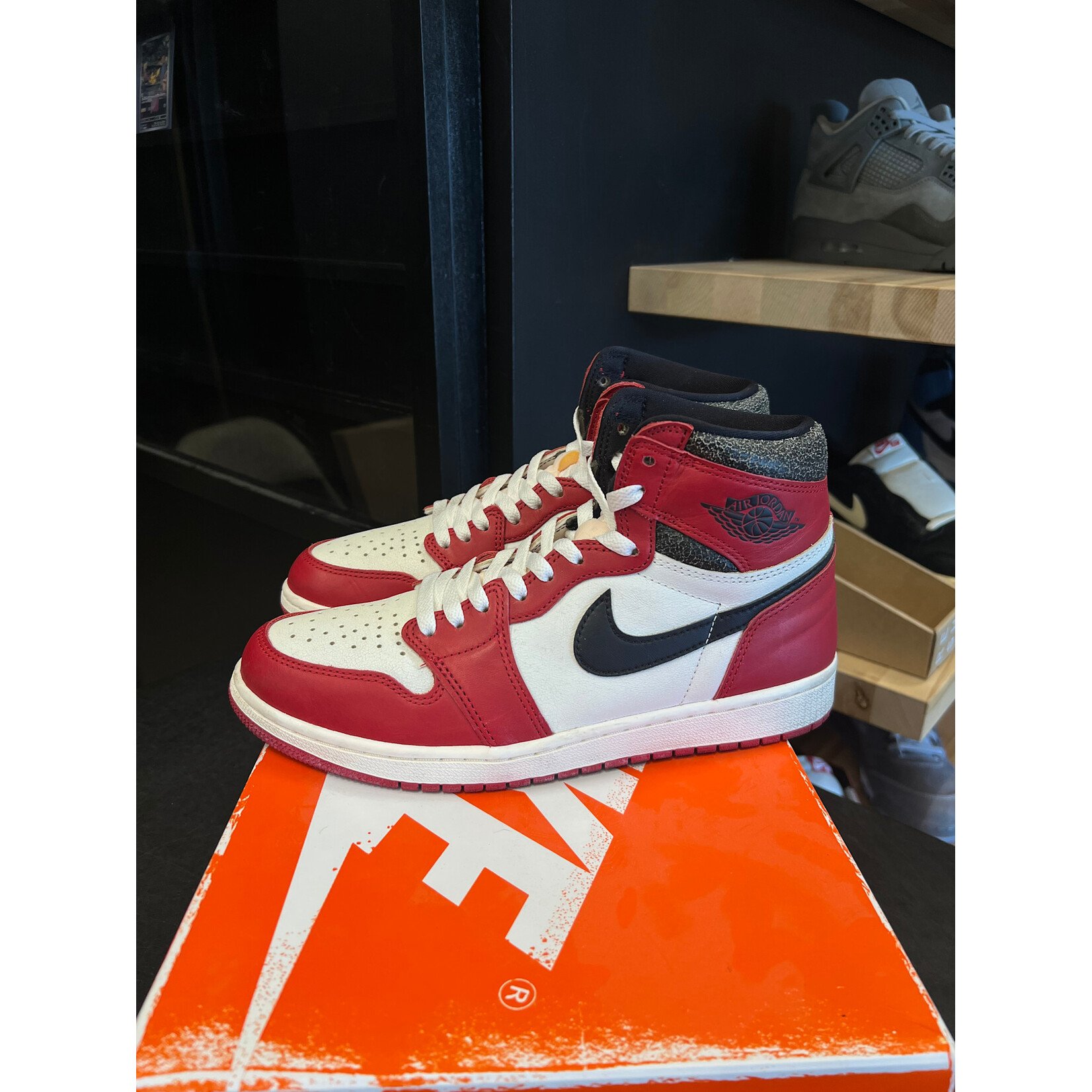 Jordan Jordan 1 Retro High OG Chicago Lost and Found Size 9.5, PREOWNED