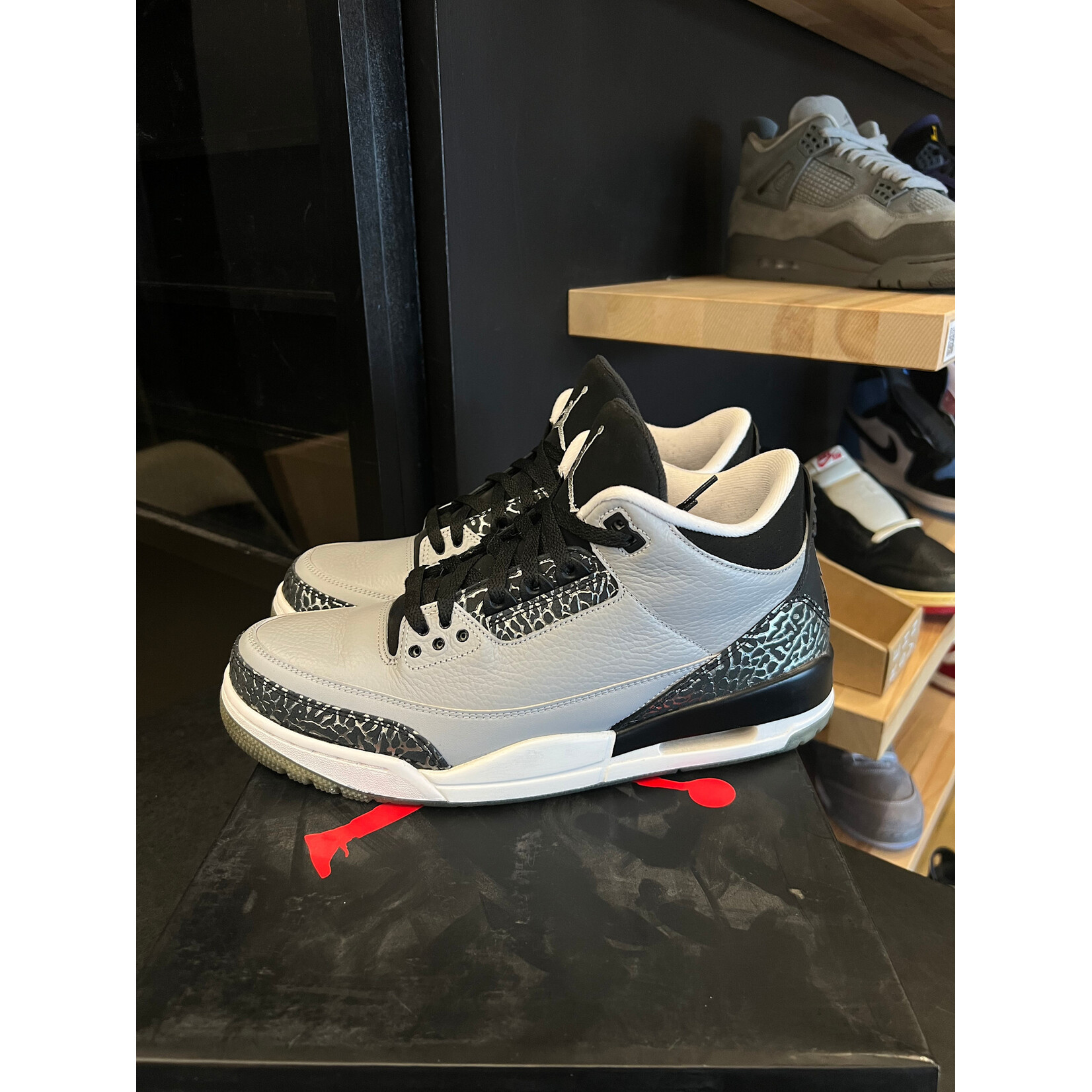 Jordan Jordan 3 Retro Wolf Grey Size 10.5, PREOWNED