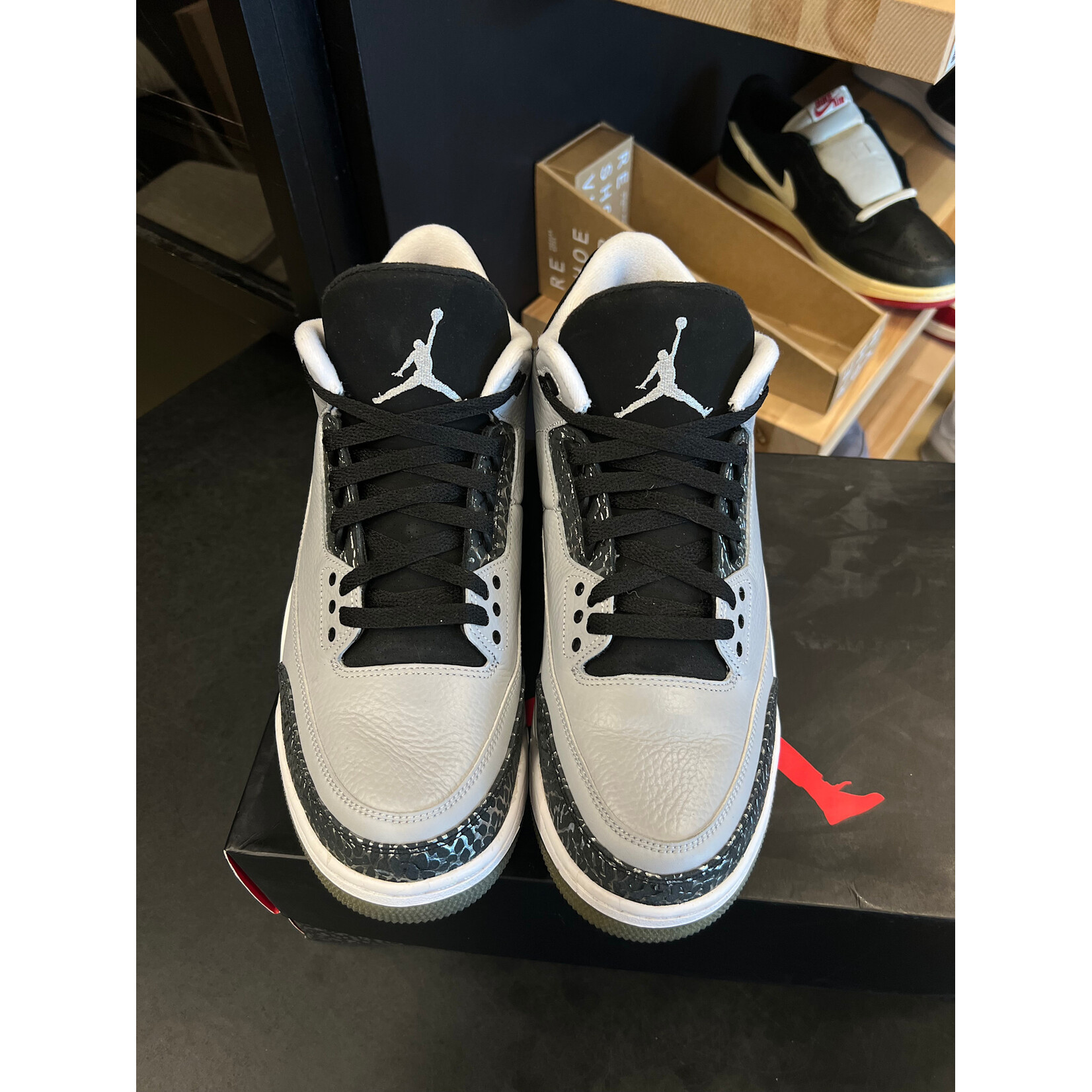 Jordan Jordan 3 Retro Wolf Grey Size 10.5, PREOWNED