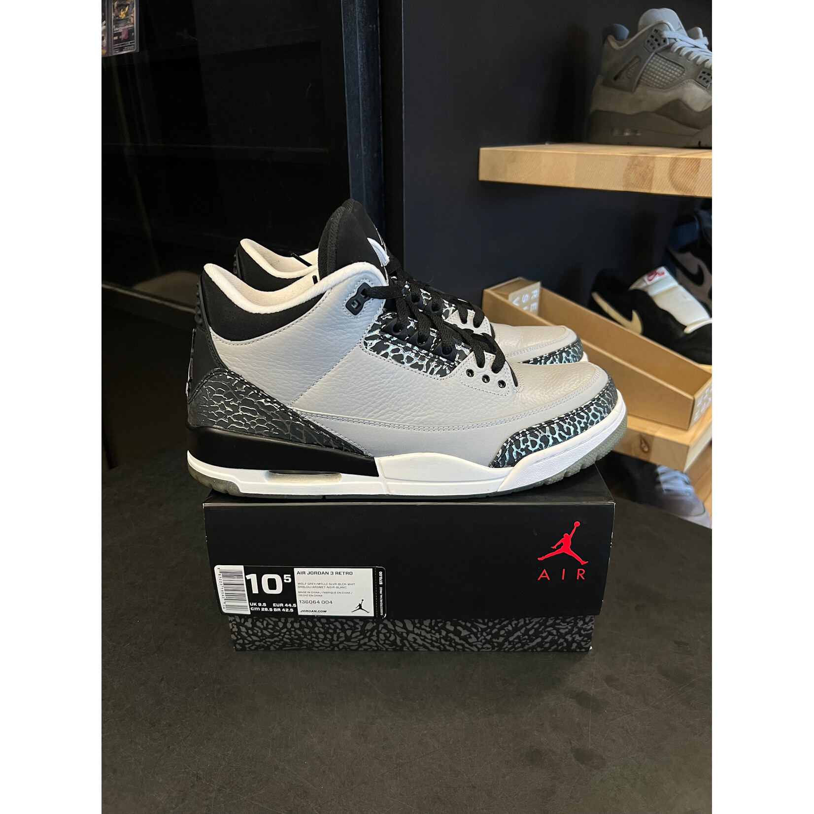 Jordan Jordan 3 Retro Wolf Grey Size 10.5, PREOWNED