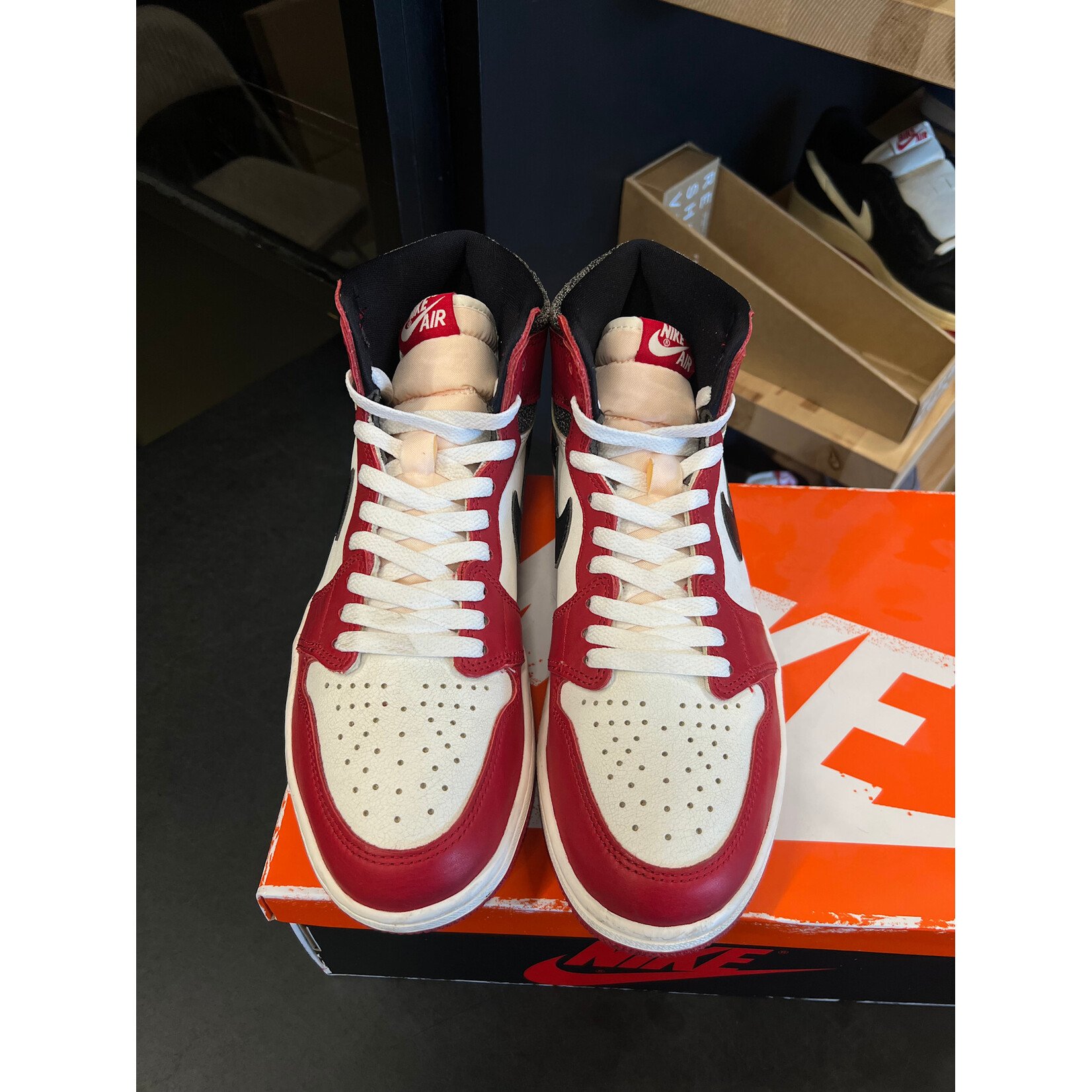 Jordan Jordan 1 Retro High OG Chicago Lost and Found Size 9.5, PREOWNED