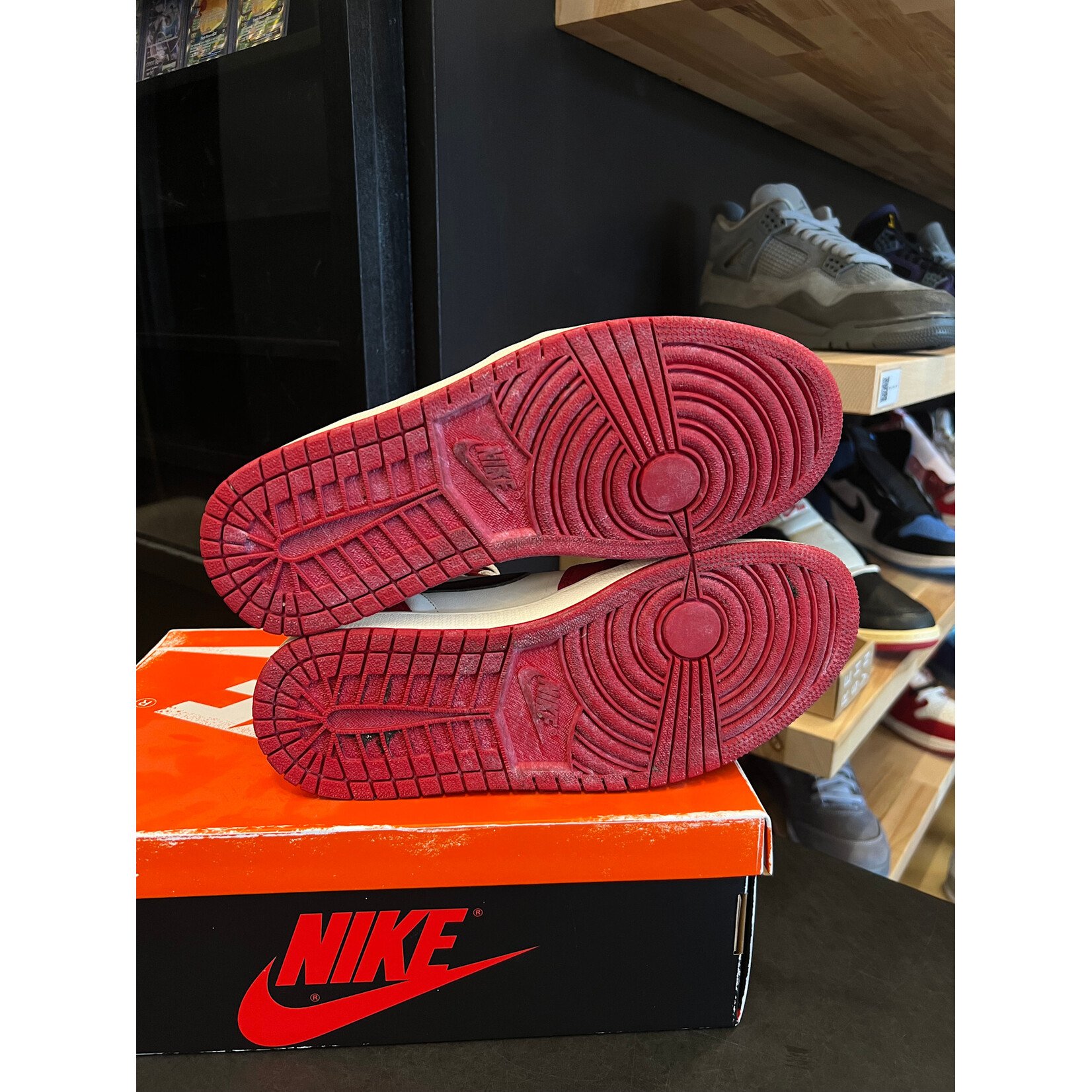 Jordan Jordan 1 Retro High OG Chicago Lost and Found Size 9.5, PREOWNED