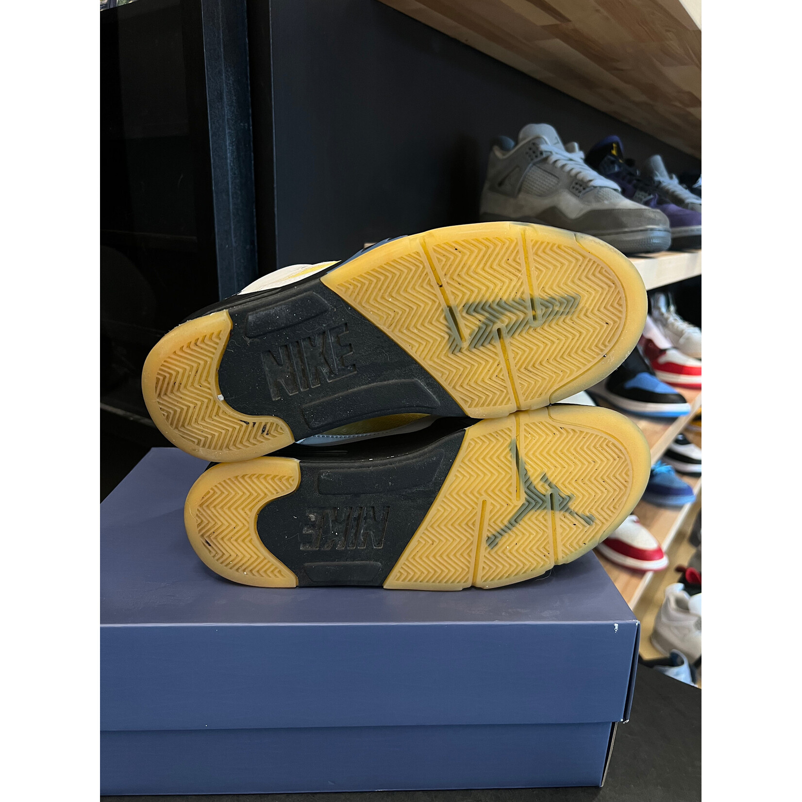 Jordan Jordan 5 Retro A Ma Maniére Dawn (Women's) Size 10.5W, PREOWNED