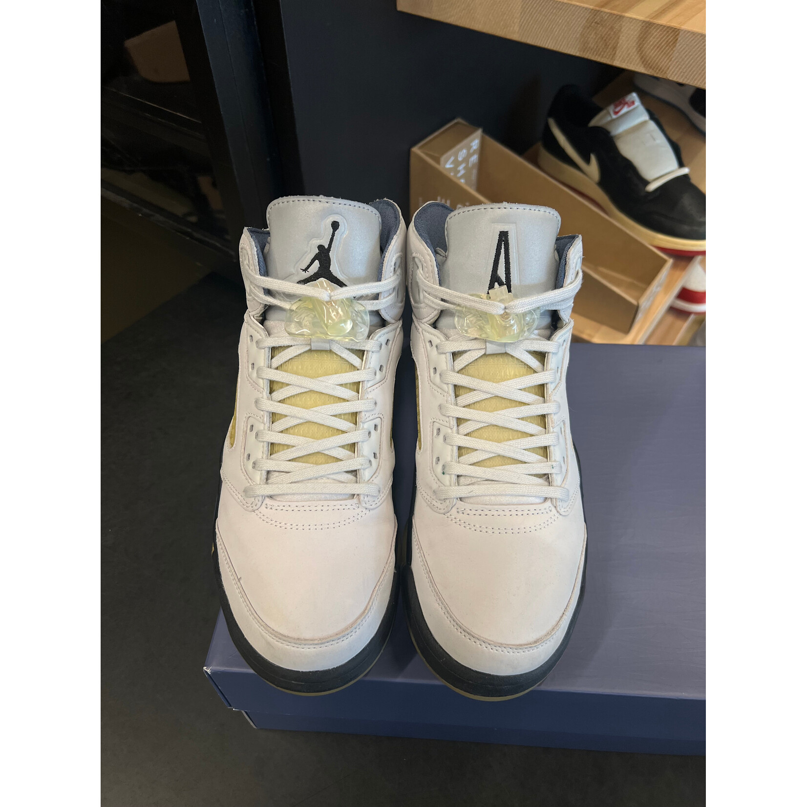 Jordan Jordan 5 Retro A Ma Maniére Dawn (Women's) Size 10.5W, PREOWNED