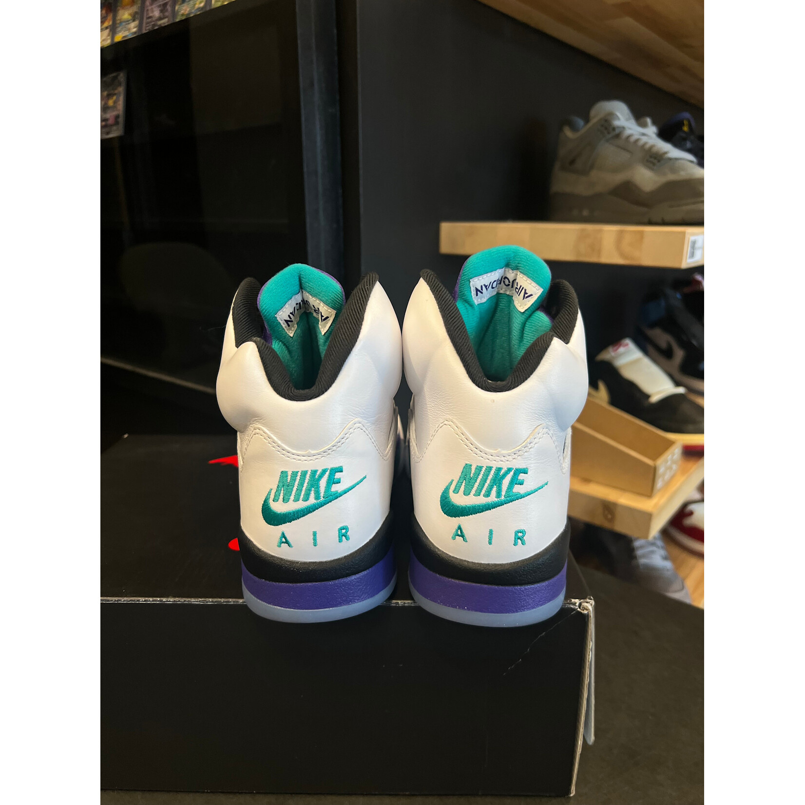 Jordan Jordan 5 Retro Grape (2025) Size 8.5, PREOWNED