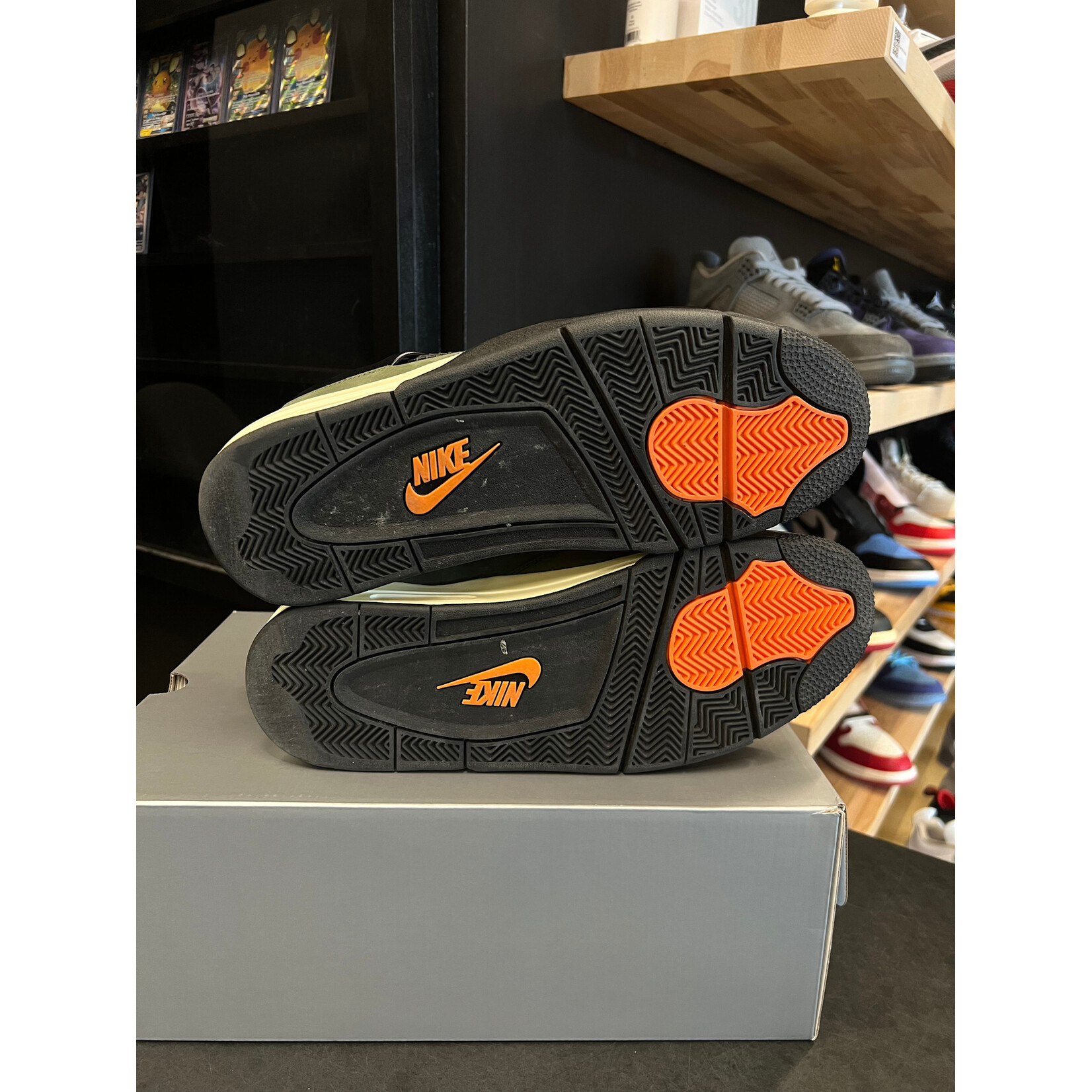 Jordan Jordan 4 Retro OG SP Undefeated (2025) Size 13, PREOWNED