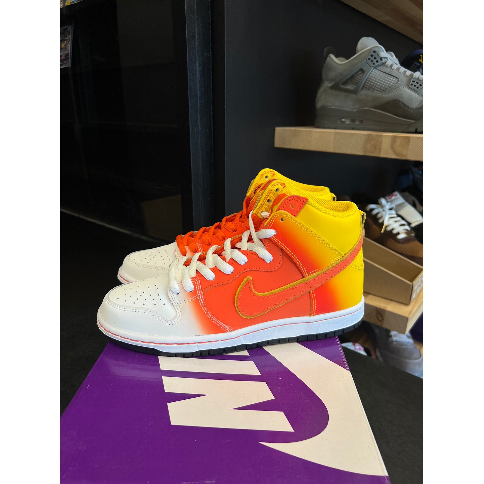 Nike Nike SB Dunk High Sweet Tooth Candy Corn Size 8, PREOWNED