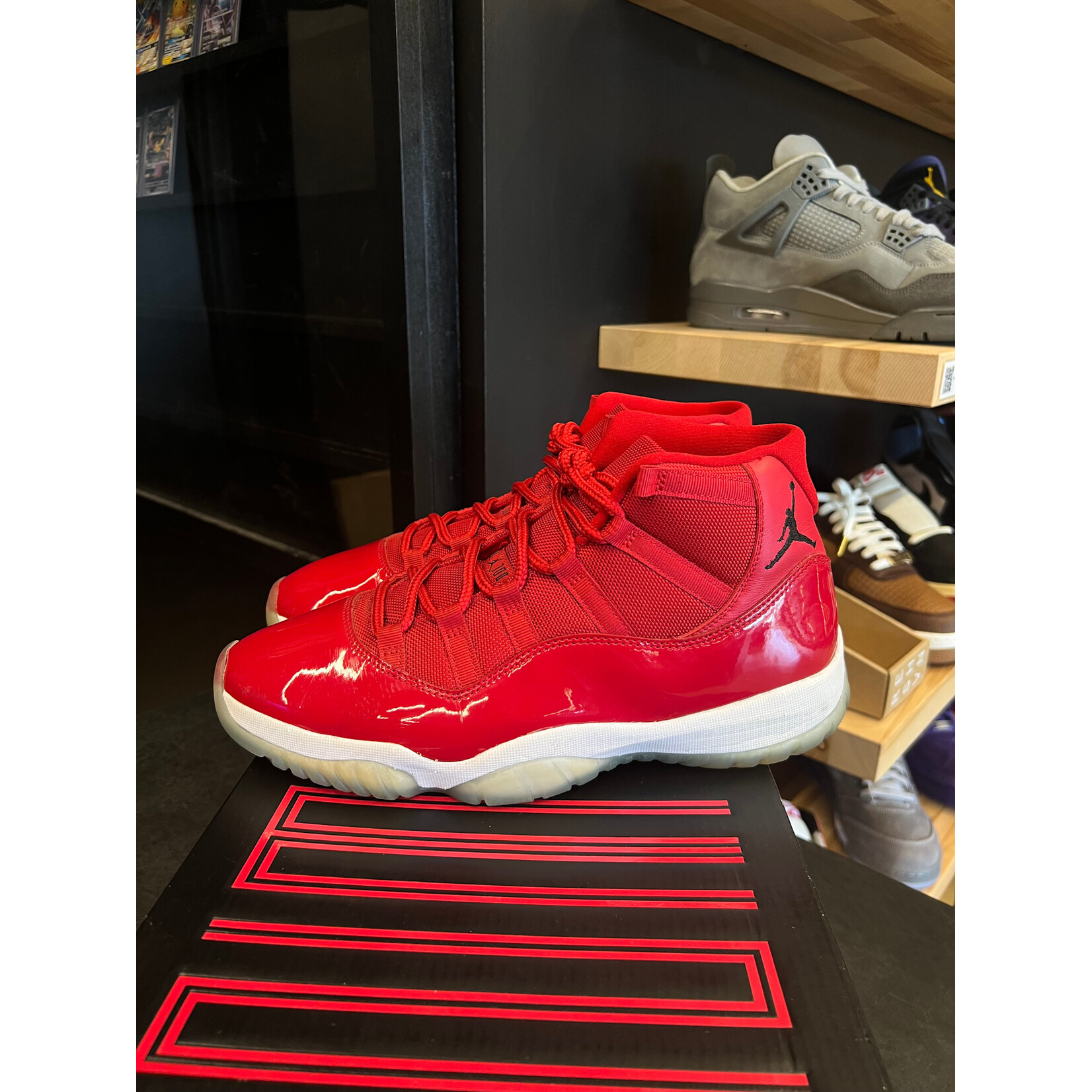 Jordan Jordan 11 Retro Win Like 96 Size 11, PREOWNED