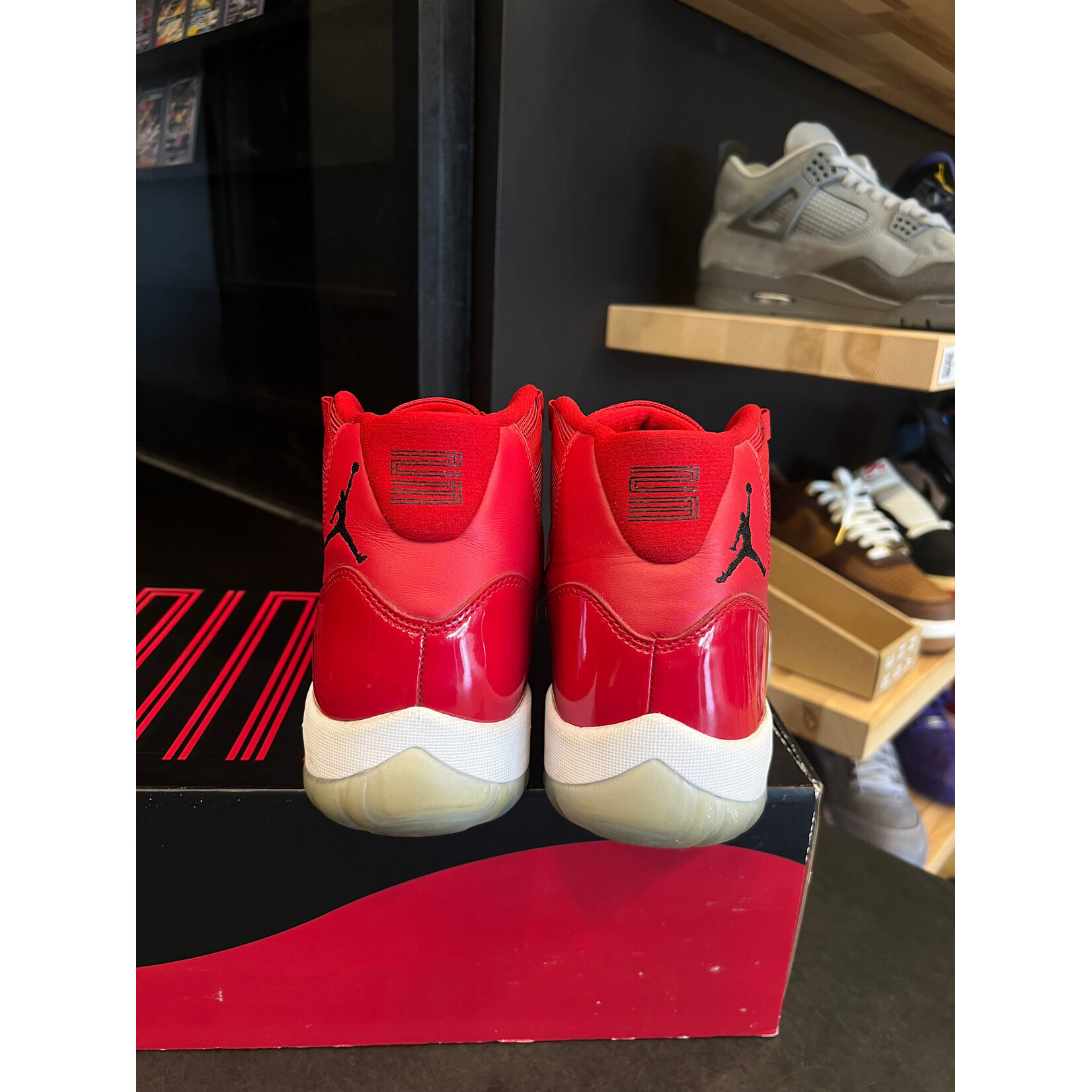 Jordan Jordan 11 Retro Win Like 96 Size 11, PREOWNED