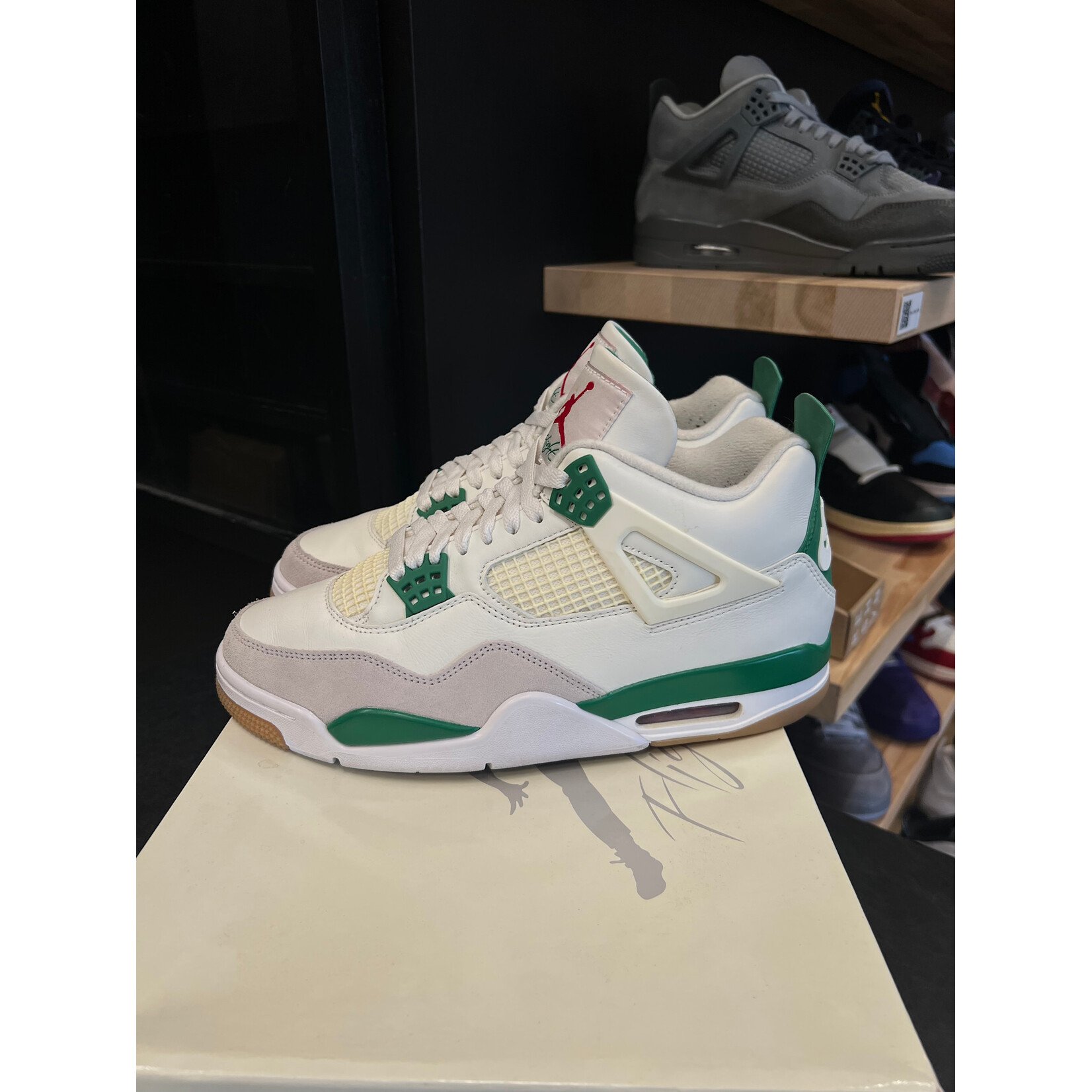 Jordan Jordan 4 Retro SB Pine Green Size 10, PREOWNED