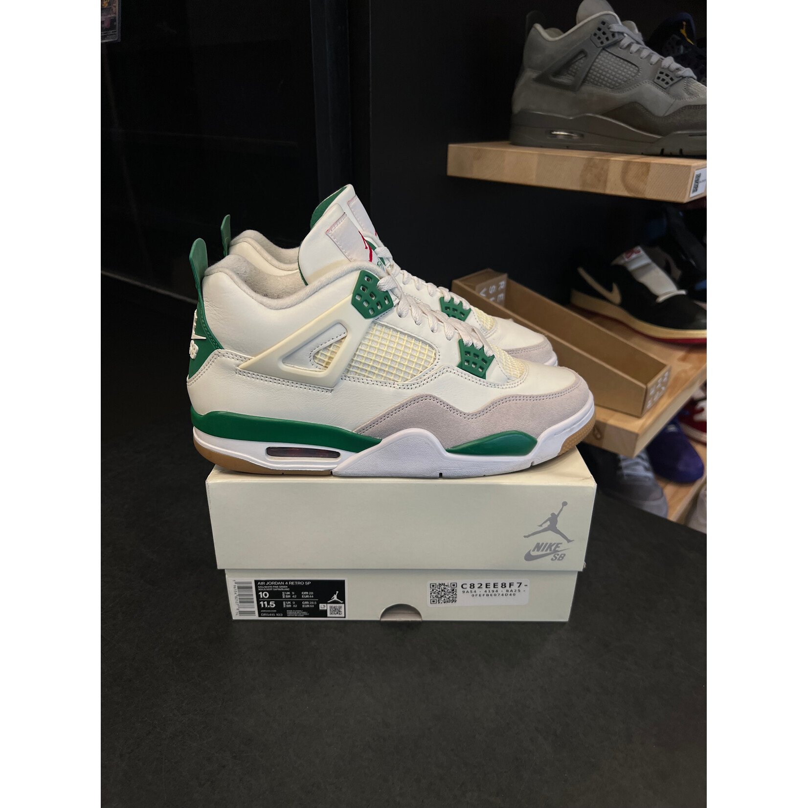 Jordan Jordan 4 Retro SB Pine Green Size 10, PREOWNED