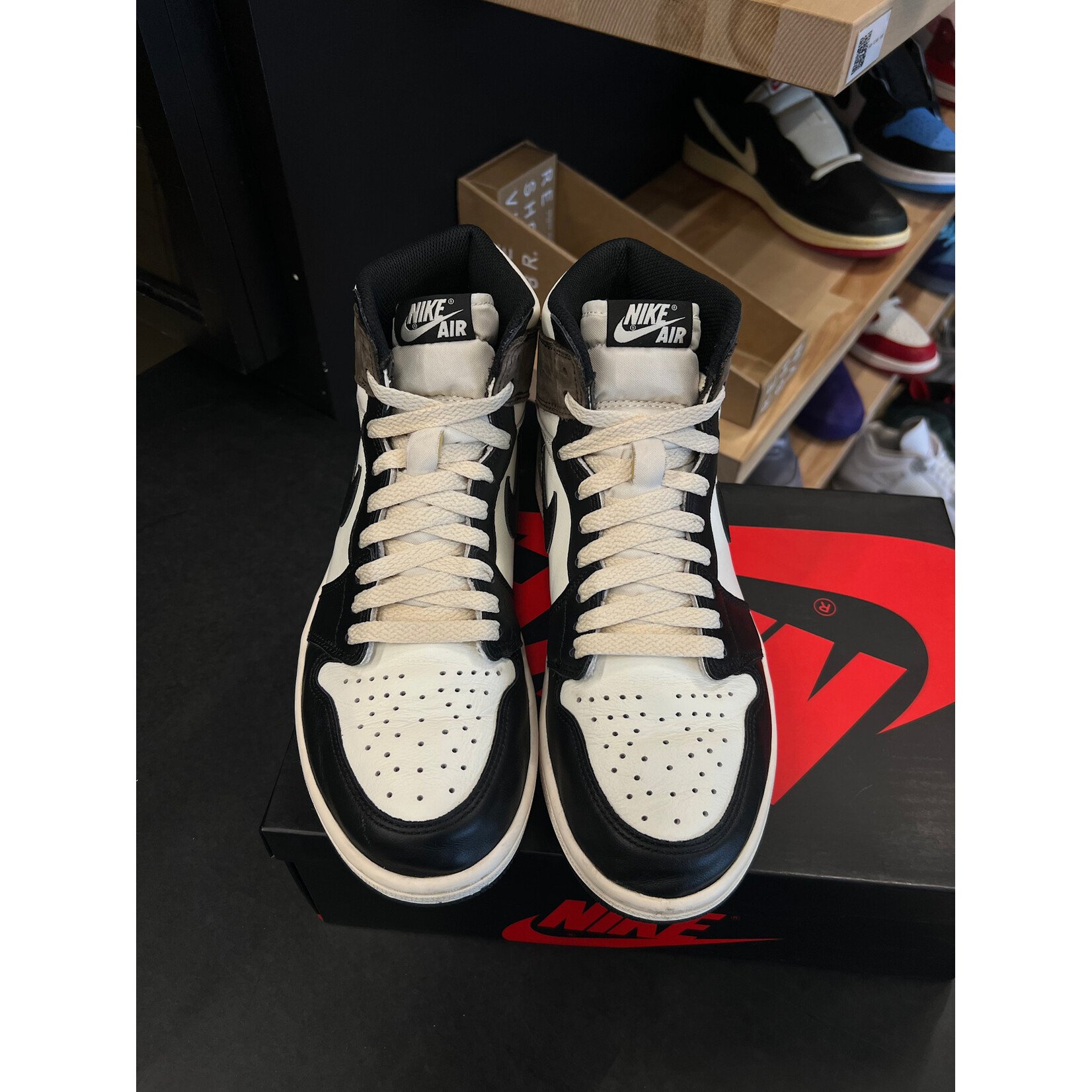 Jordan Jordan 1 Retro High Dark Mocha Size 8.5, PREOWNED