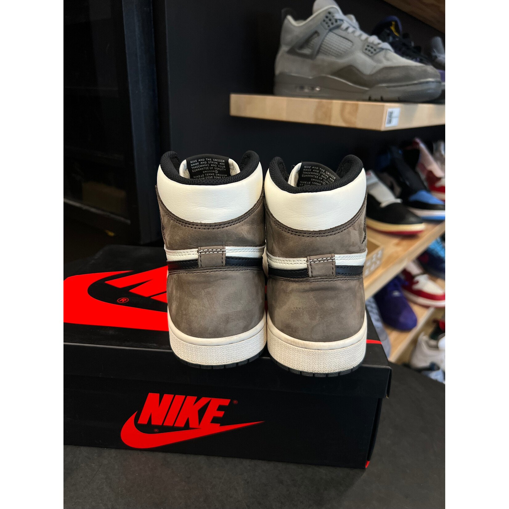 Jordan Jordan 1 Retro High Dark Mocha Size 8.5, PREOWNED