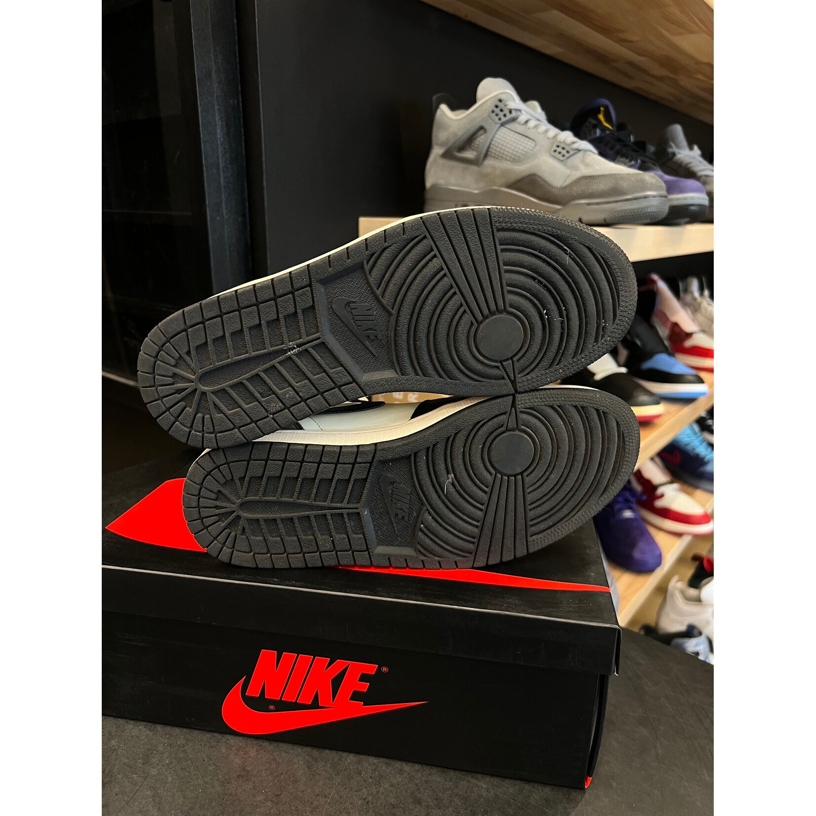 Jordan Jordan 1 Retro High Dark Mocha Size 8.5, PREOWNED