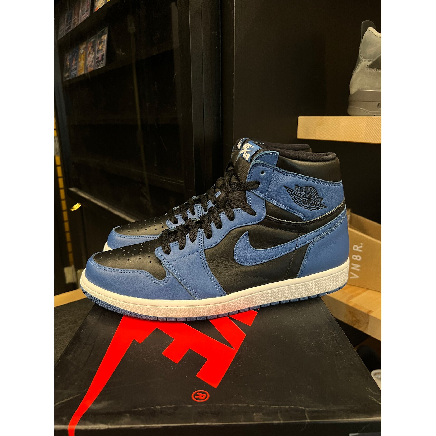 Jordan Jordan 1 Retro High OG Dark Marina Blue Size 11, PREOWNED